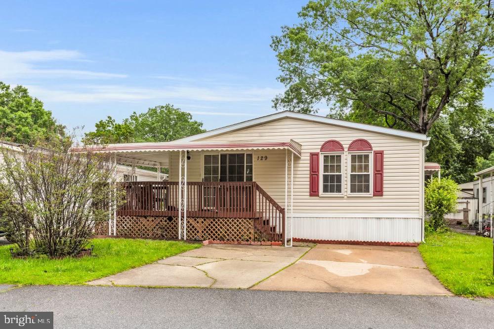 Discover easy living in this updated and generously sized 3-bedroom, 2-bath double-wide home located in the popular Williams Estates community. Step inside to find all-new flooring and a modern kitchen outfitted with stainless steel appliances—ideal for both everyday use and entertaining. The primary suite offers privacy and comfort with its oversized walk-in closet and spa-like bathroom, complete with a jacuzzi tub and a separate walk-in shower. Outside, you'll find a private driveway and a dedicated storage shed for added convenience. Residents of Williams Estates enjoy access to a variety of amenities including a dog park, tot lot, guest parking, on-site maintenance, and a community storage area. With on-site management and organized neighborhood events, this community offers more than just a home—it offers a welcoming lifestyle! Come check it out before it's gone!
