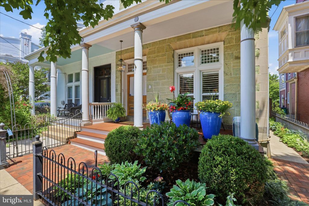 Photo of 633 W Chestnut Street, LANCASTER, PA 17603 (MLS # PALA2089318)
