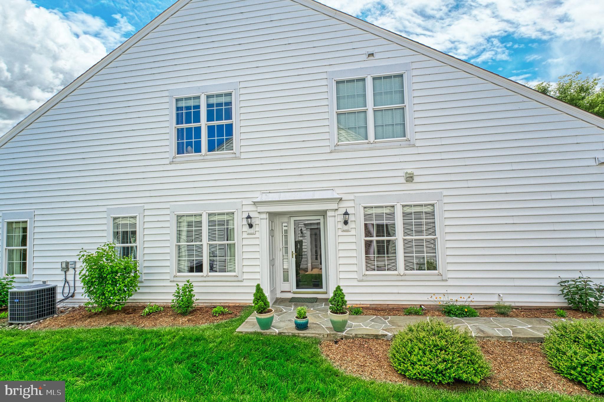 44458 MALTESE FALCON SQUARE