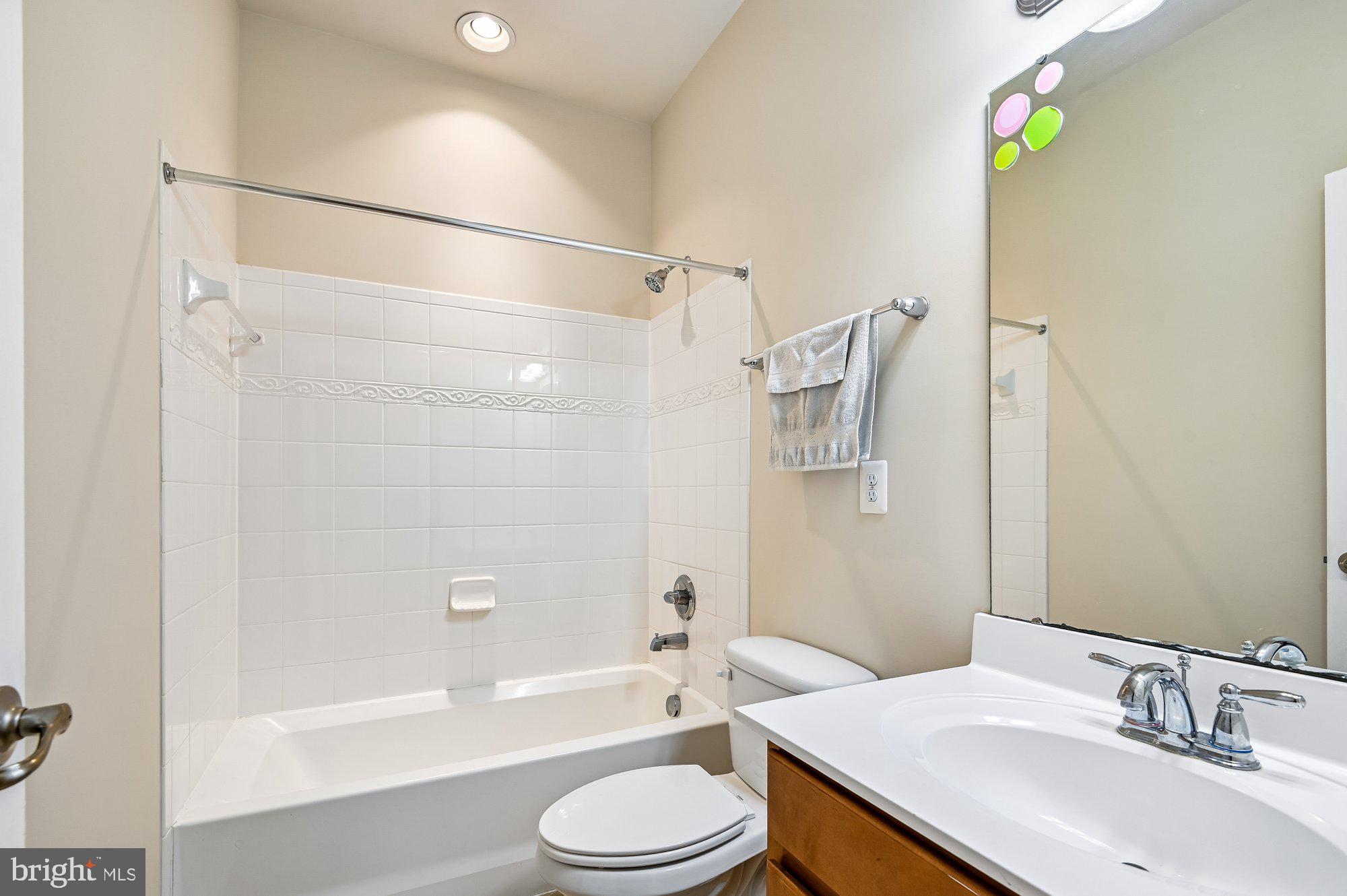 HOWARD SQUARE - Residential