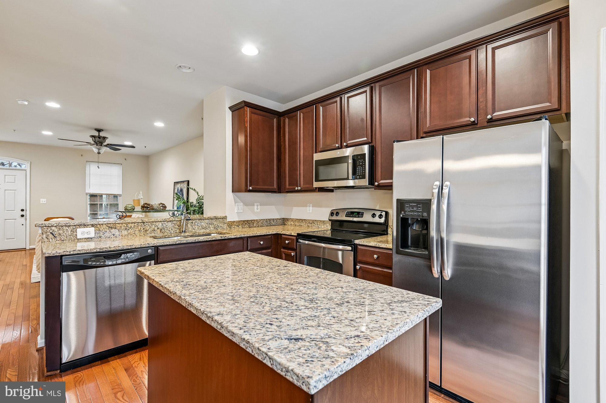 HOWARD SQUARE - Residential