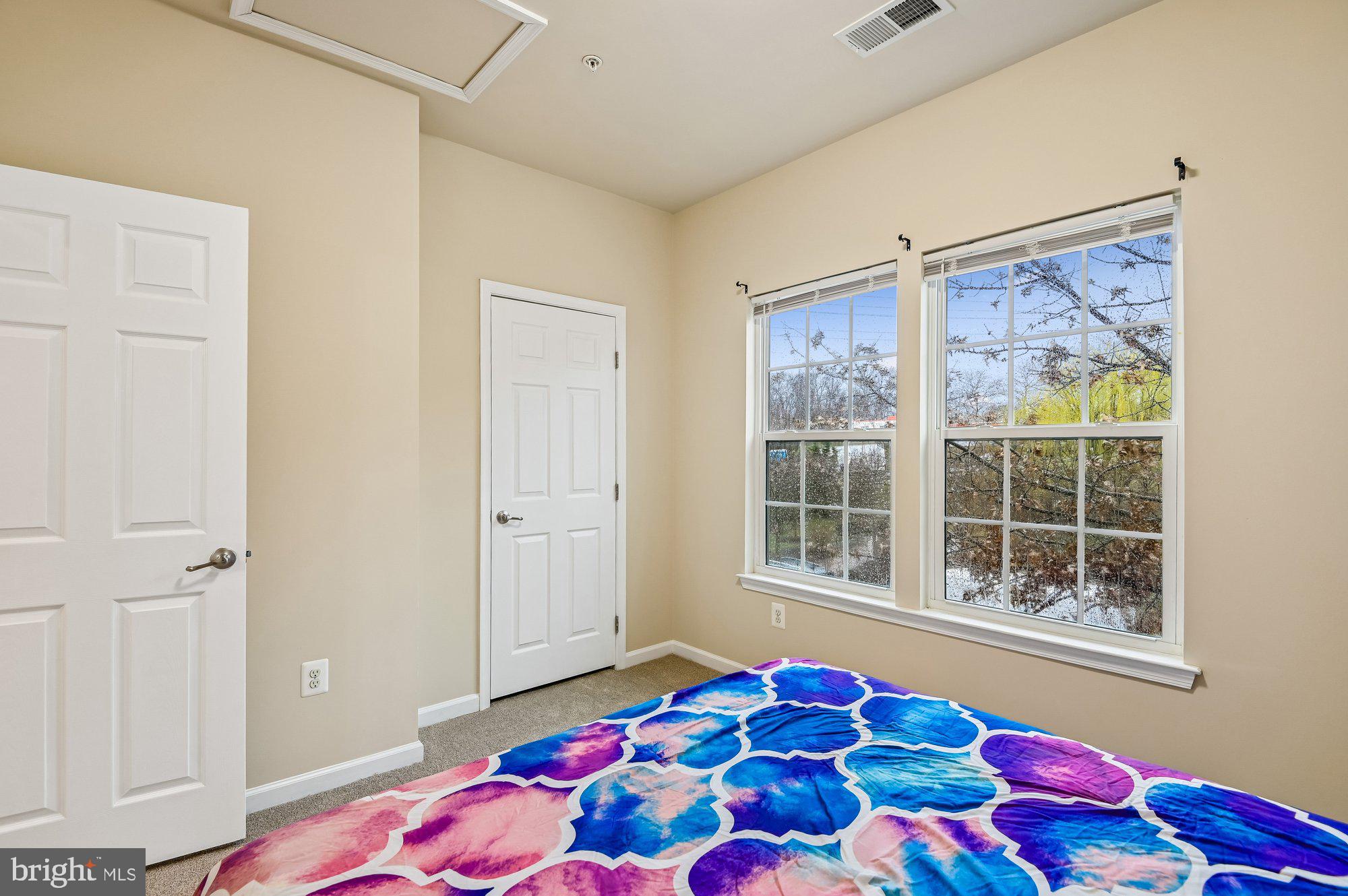 HOWARD SQUARE - Residential