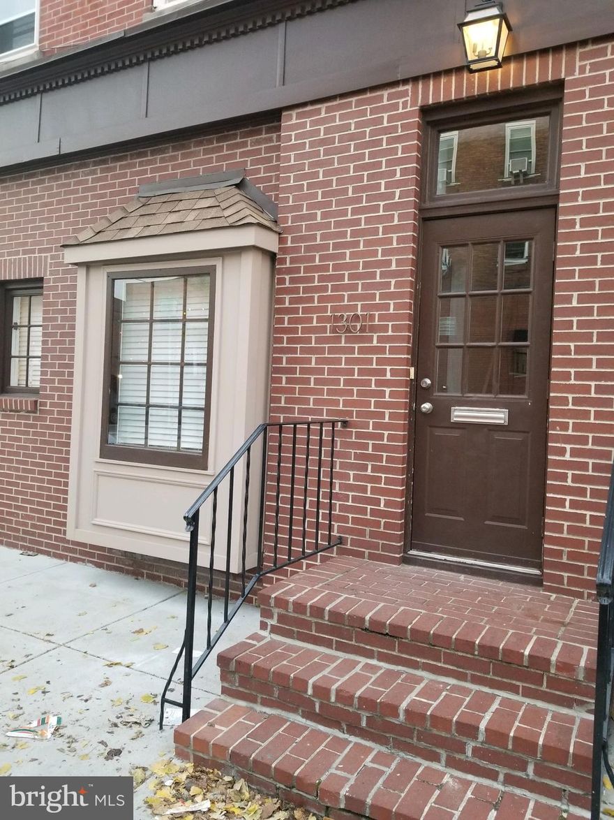 *Available April 2025!* Large Three Bedroom Bi-level apartment across the street from Methodist/Jefferson Hospital walking distance to everything . banks, shopping, public transportation. Just minutes to Center City. or the airport. Only a couple blocks from Passyunk Square Restaurants. Bright cheerful and freshly painted this apartment is move in ready. Has all new blinds storm windows and screens and your own spacious laundry on the bedroom level. 1st floor private entrance to your new apartment enter into the dining area and generous living space featuring an exposed brick wall and generous living room area..Kitchen has upper and lower wood cabinets and granite countertop with tile back splash, dishwasher garbage disposal and refrigerator,. Appliances are all stainless steel. upper level has 3 generous sized bedrooms and black and white ceramic tile bathroom there is a large laundry room right next to the bathroom with plenty of closet space. This apartment is bright and cheery and freshly painted ready for occupancy.