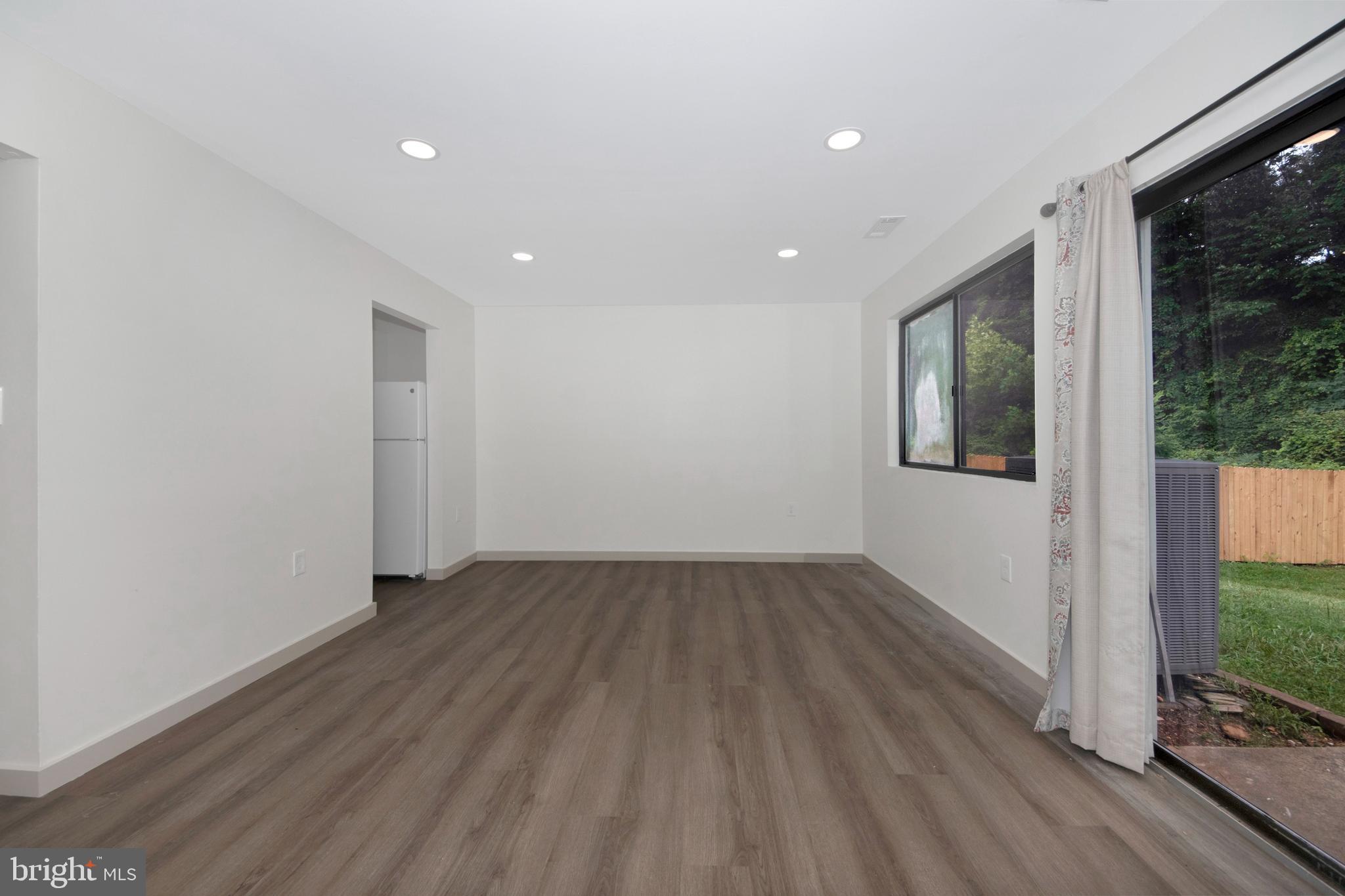 DEERFIELD - Residential Lease