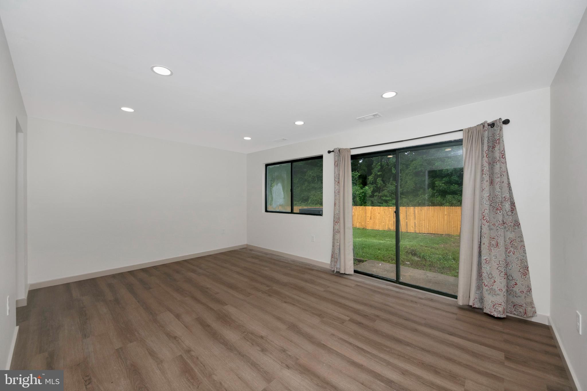 DEERFIELD - Residential Lease