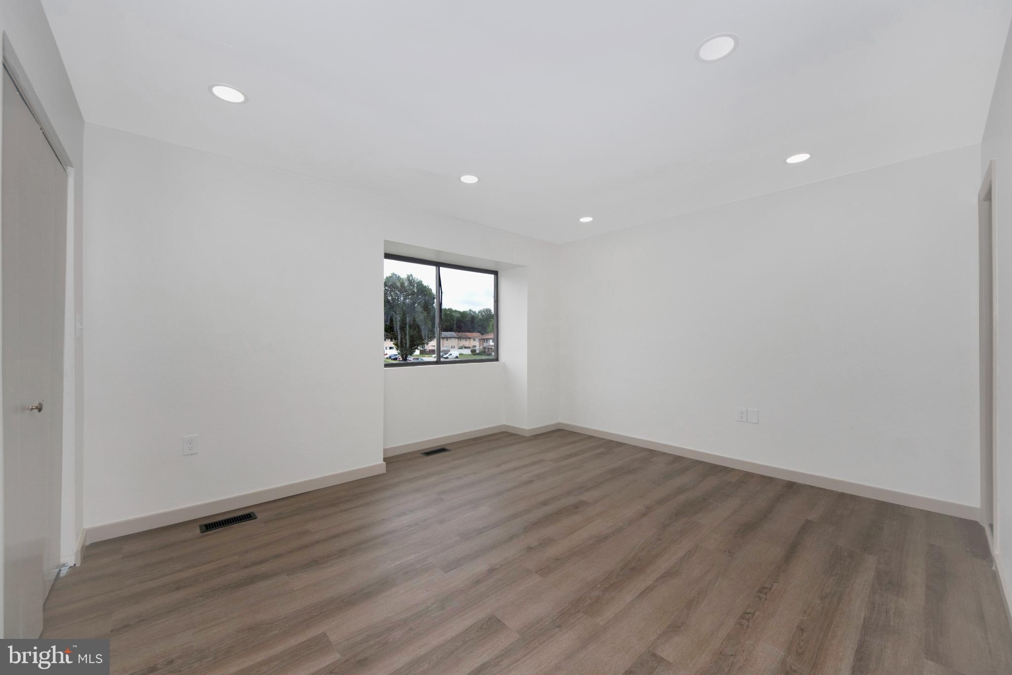 DEERFIELD - Residential Lease