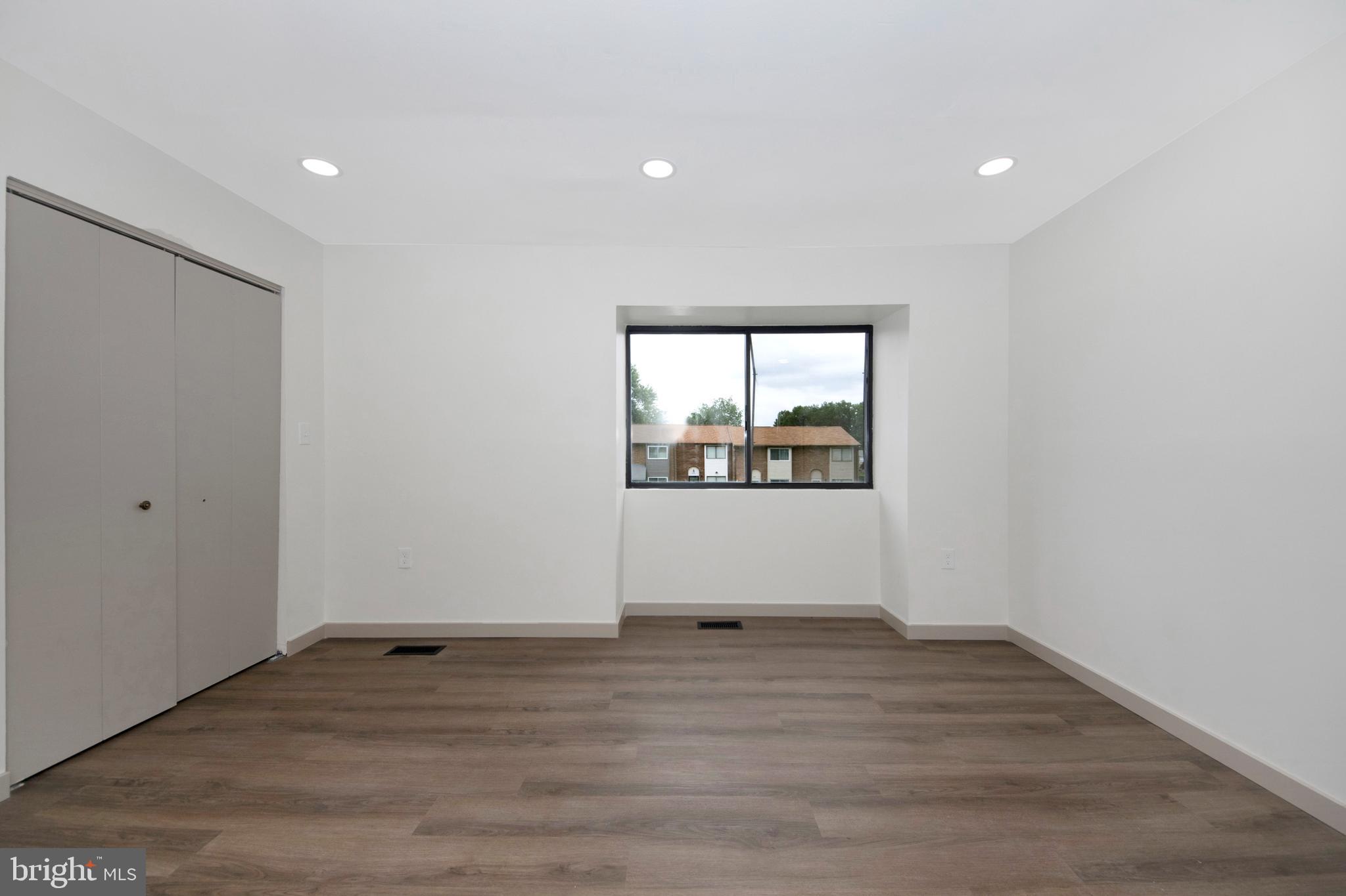 DEERFIELD - Residential Lease