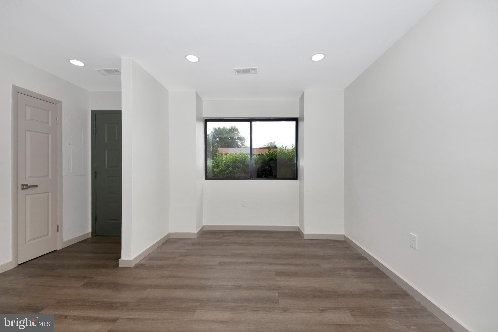 DEERFIELD - Residential Lease