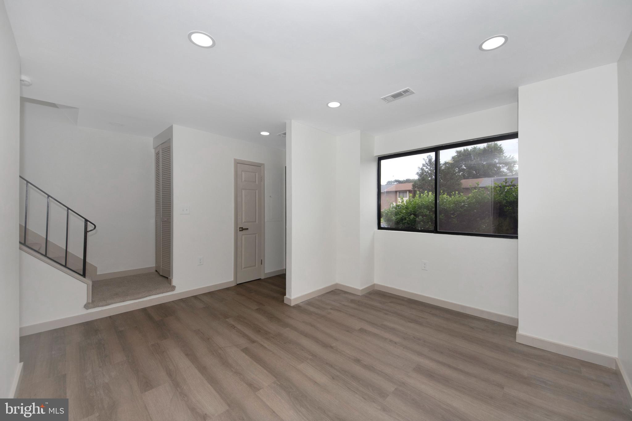 DEERFIELD - Residential Lease