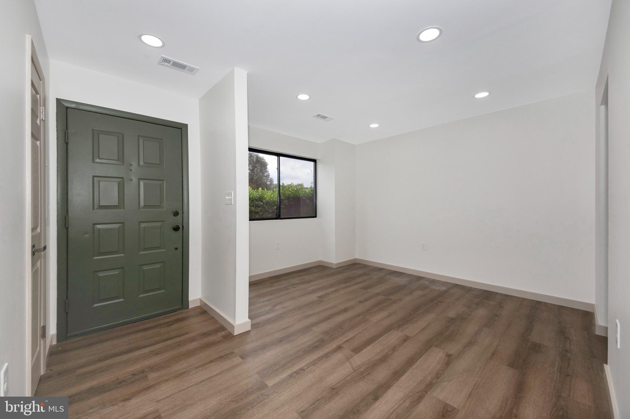 DEERFIELD - Residential Lease