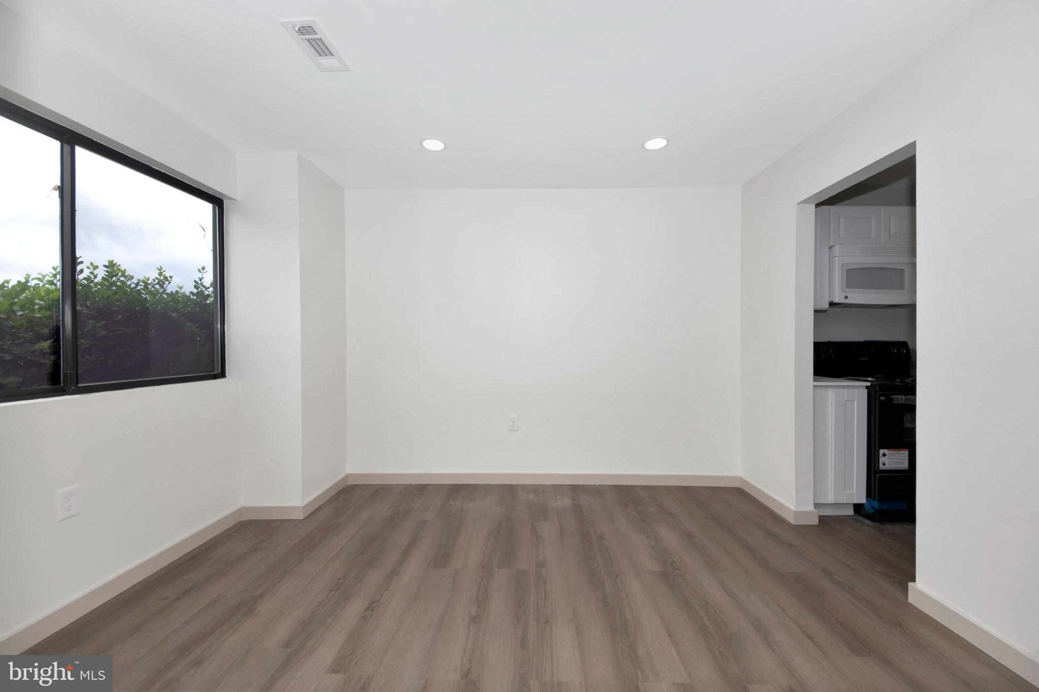 DEERFIELD - Residential Lease