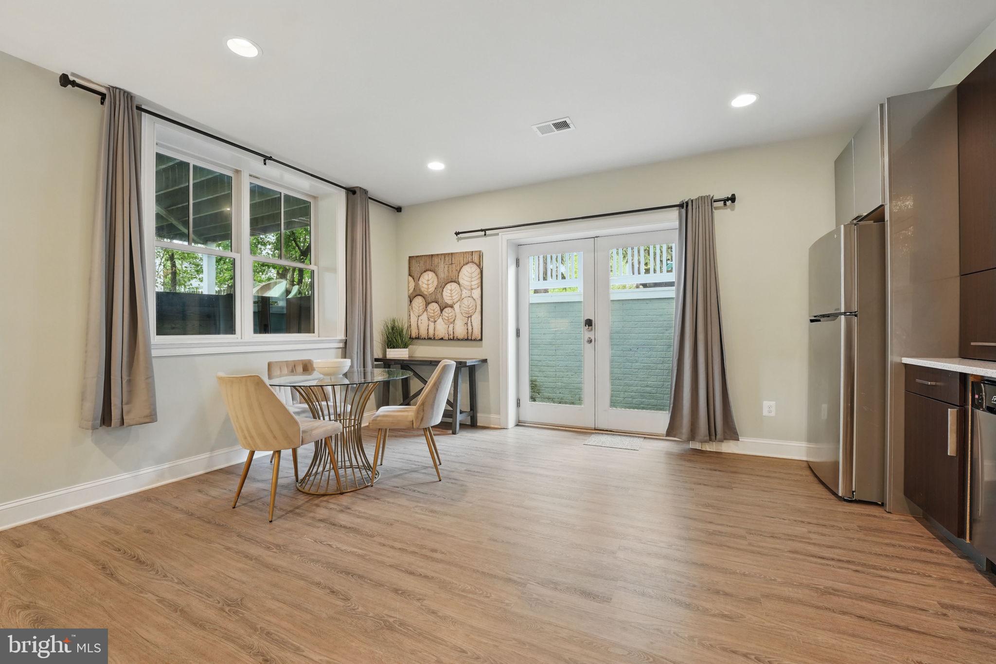 VIENNA WOODS - Residential