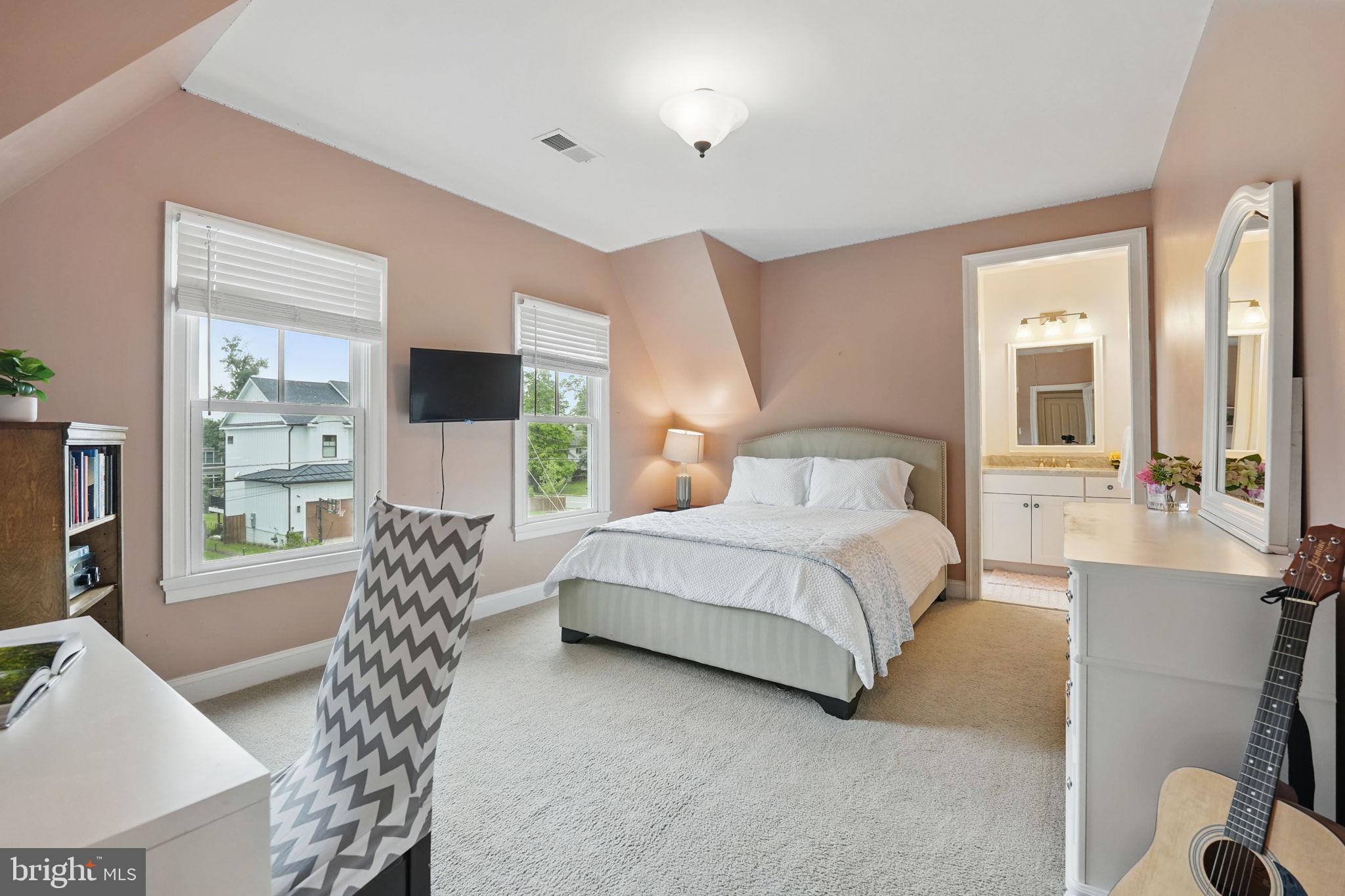 VIENNA WOODS - Residential