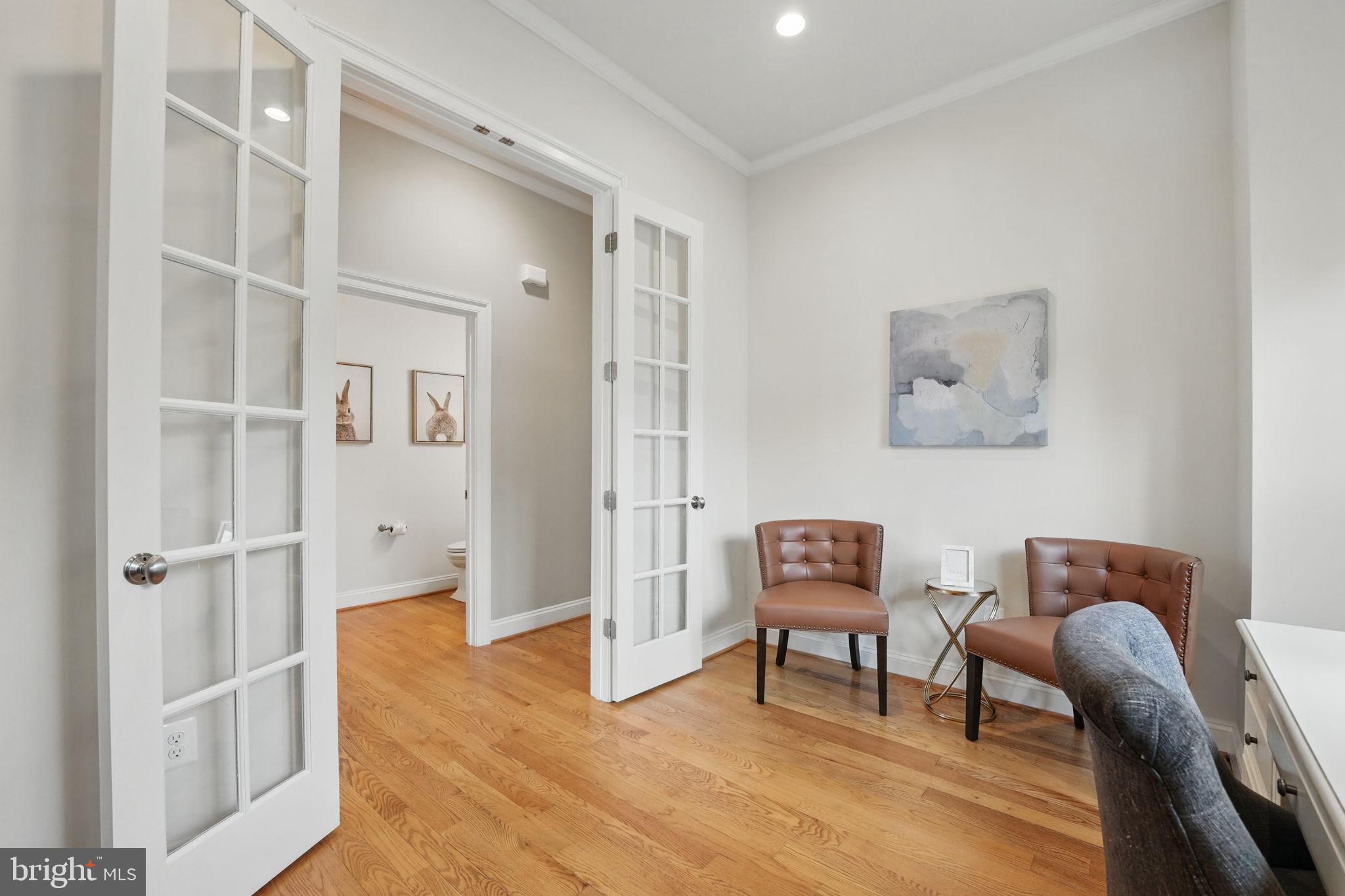 VIENNA WOODS - Residential