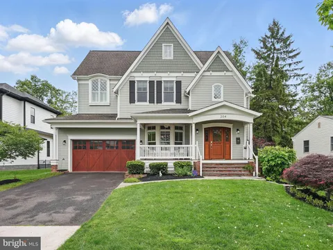204 Elm Street SW, Vienna, VA MLS: VAFX2241148
