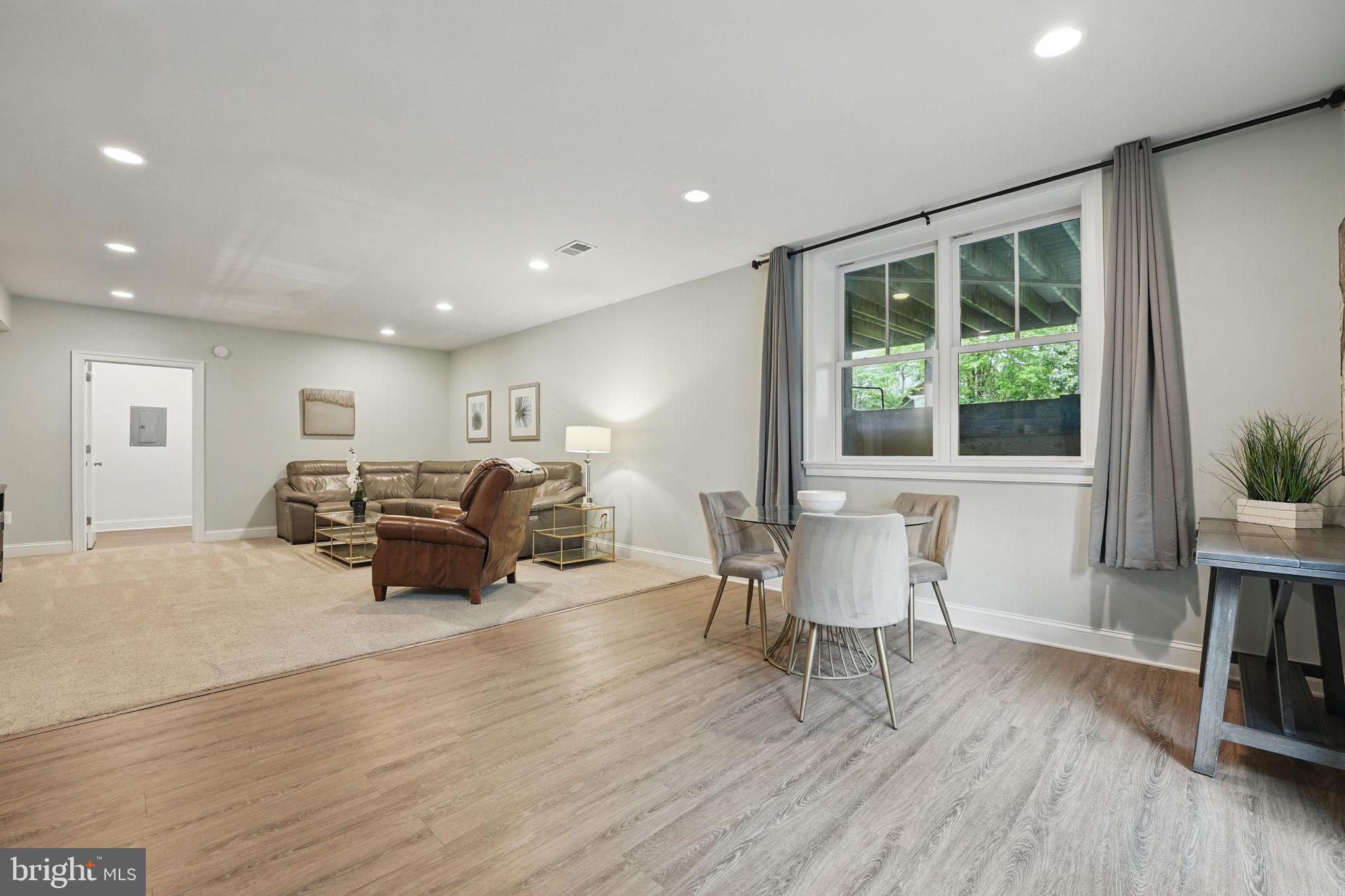 VIENNA WOODS - Residential