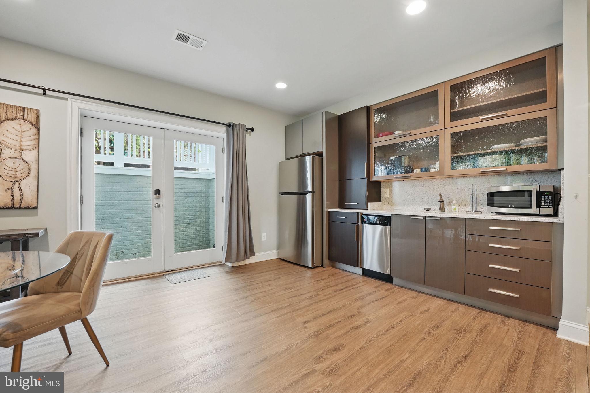 VIENNA WOODS - Residential