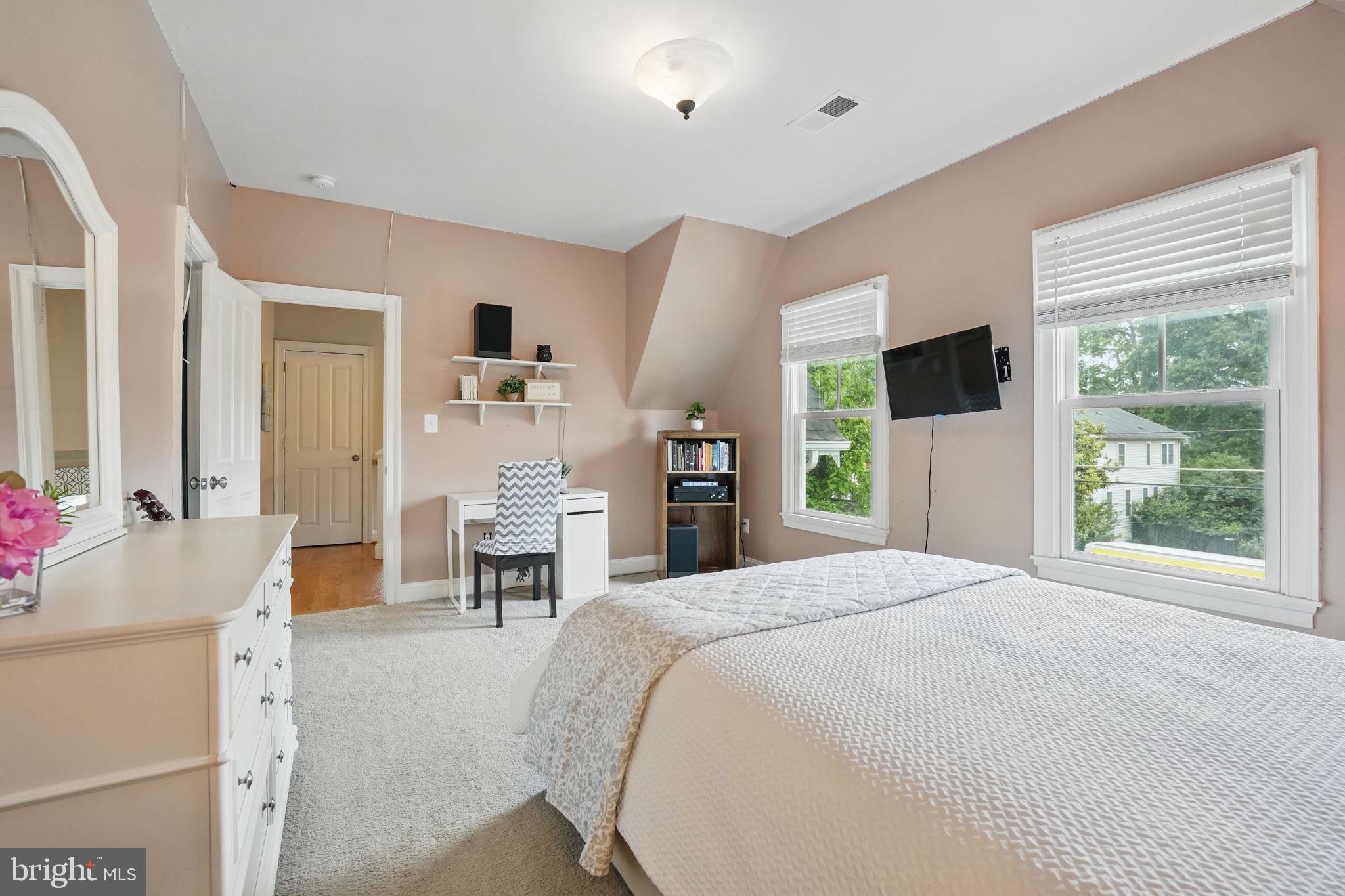 VIENNA WOODS - Residential