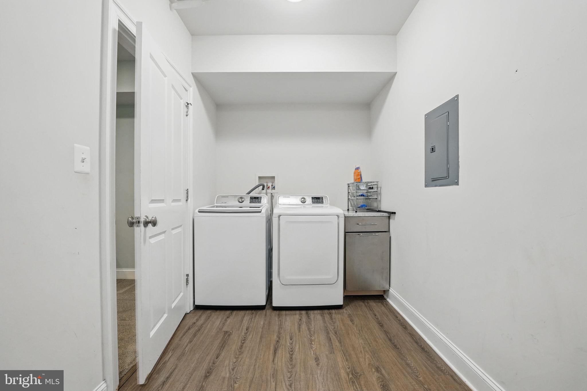 VIENNA WOODS - Residential