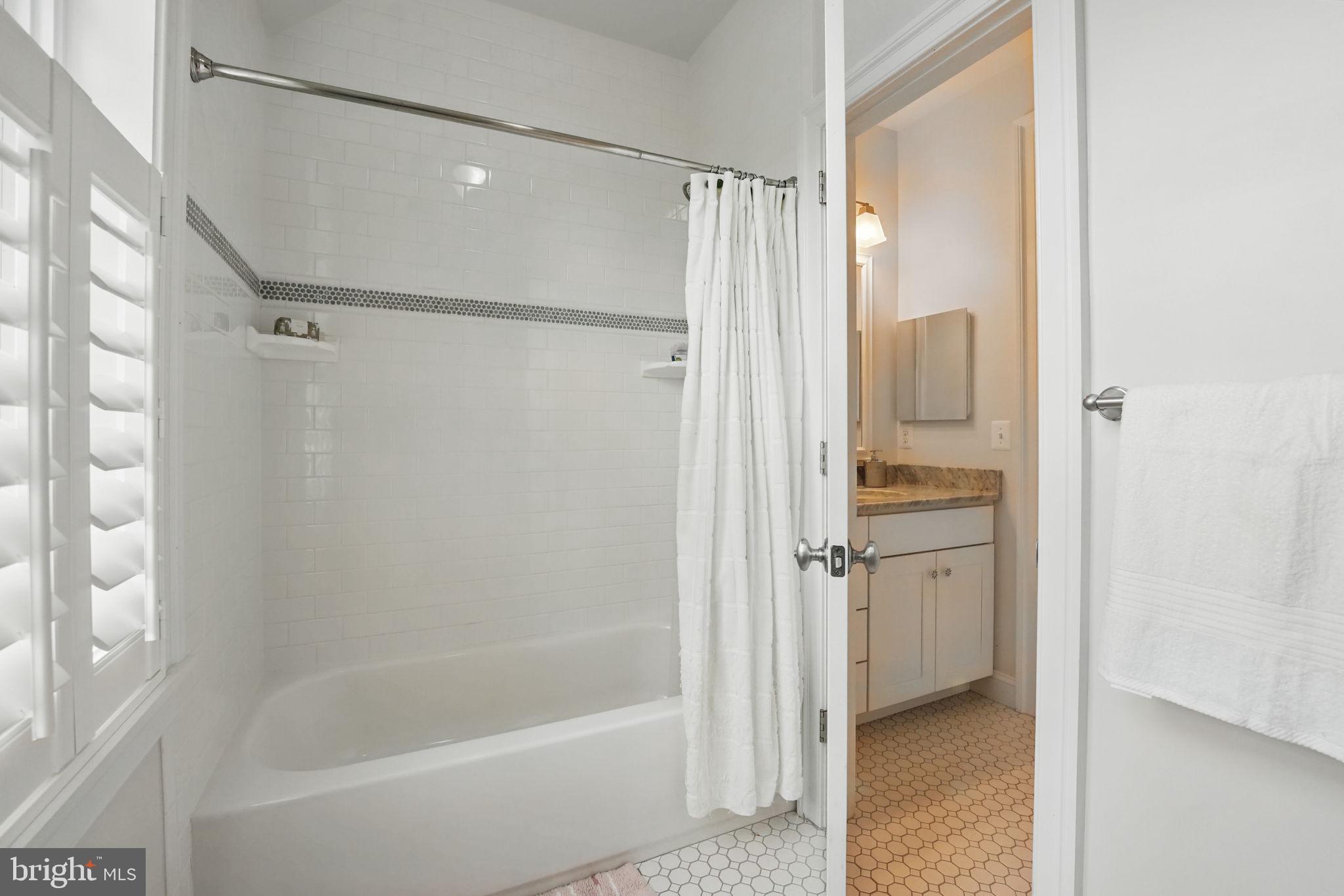 VIENNA WOODS - Residential