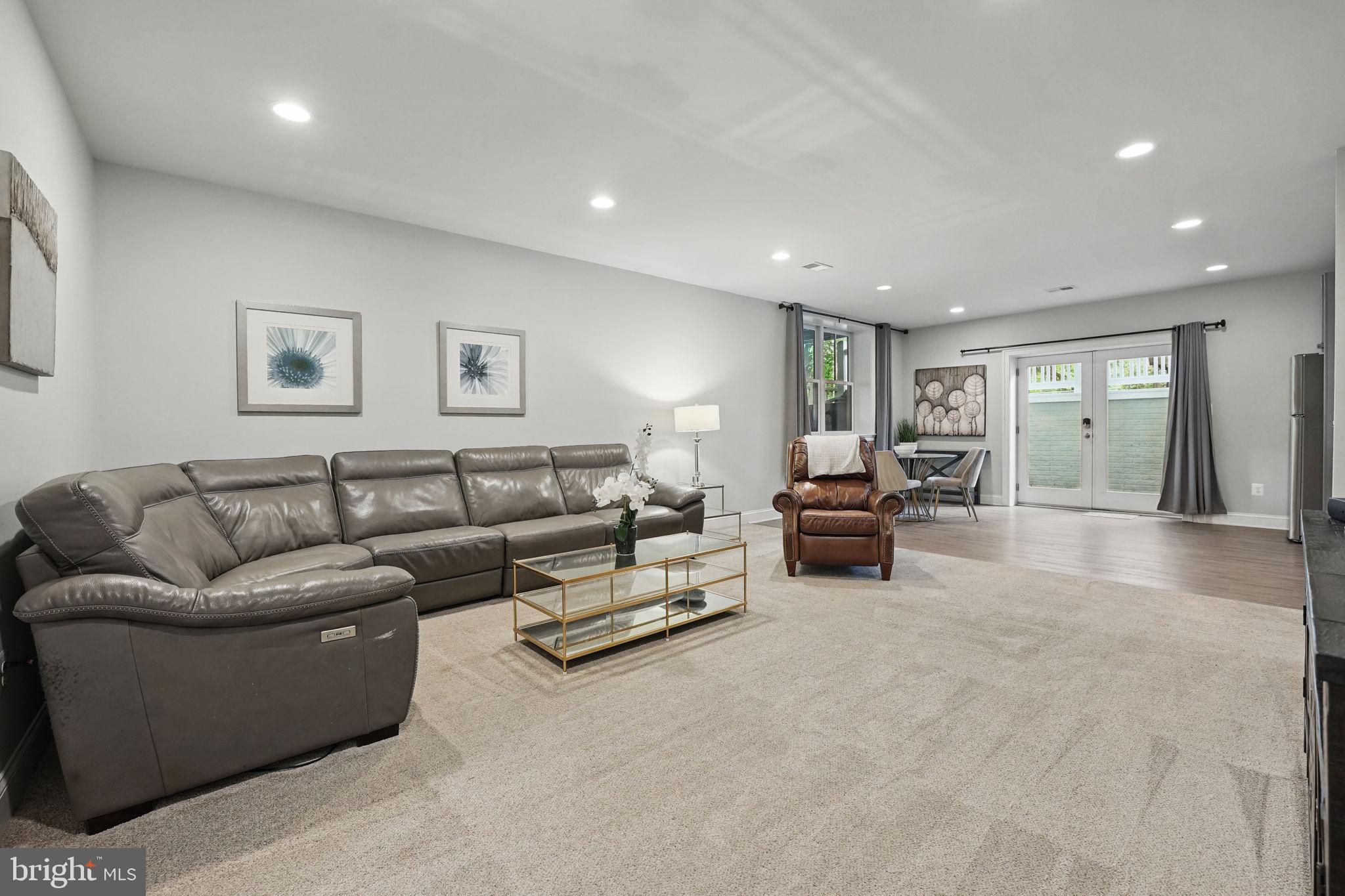 VIENNA WOODS - Residential