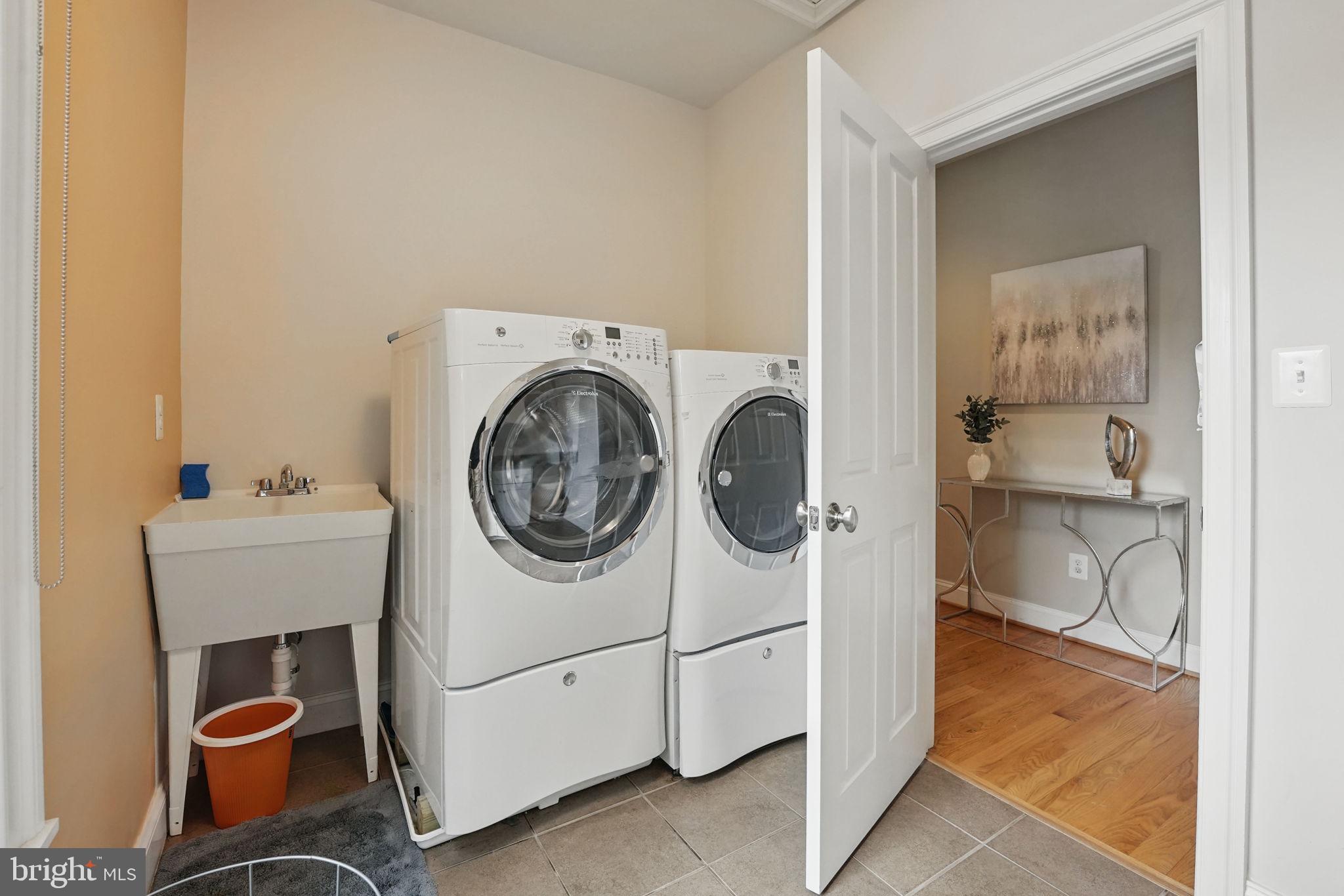 VIENNA WOODS - Residential