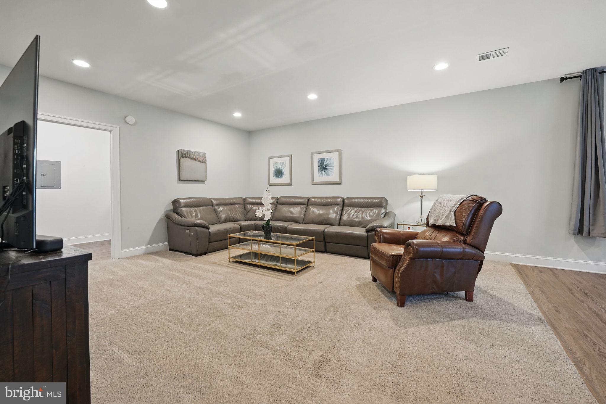 VIENNA WOODS - Residential