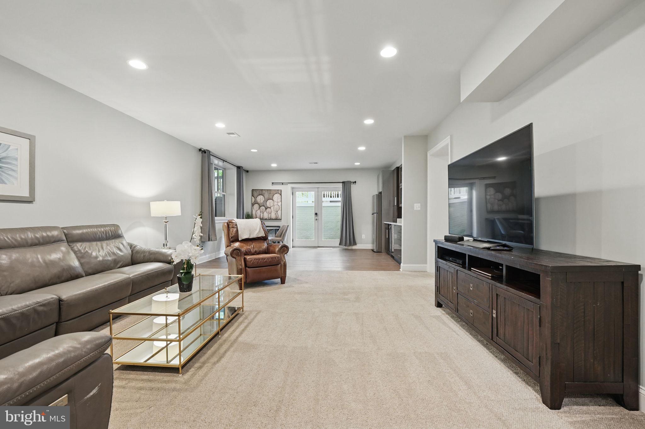 VIENNA WOODS - Residential