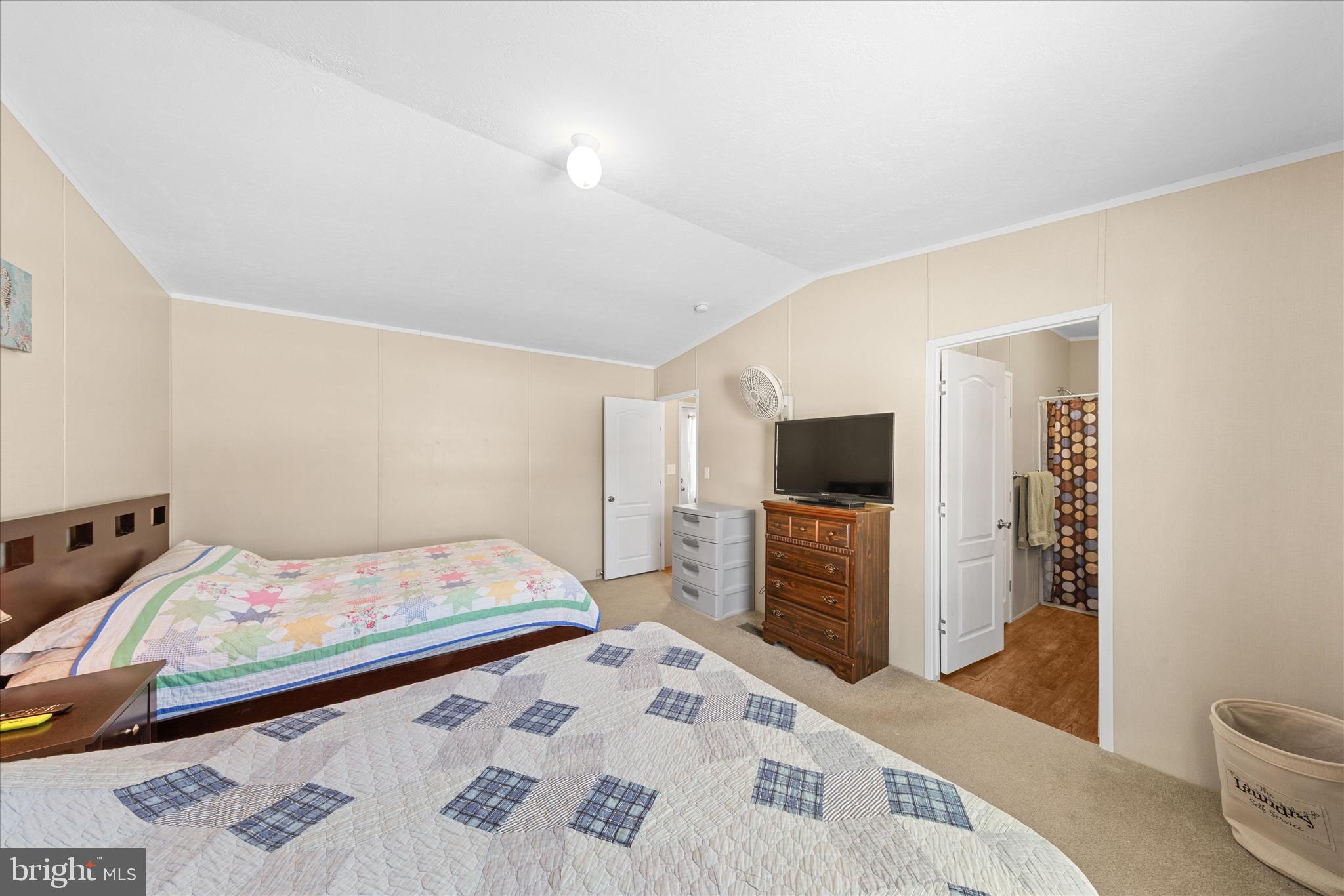 ANGOLA BEACH - Residential