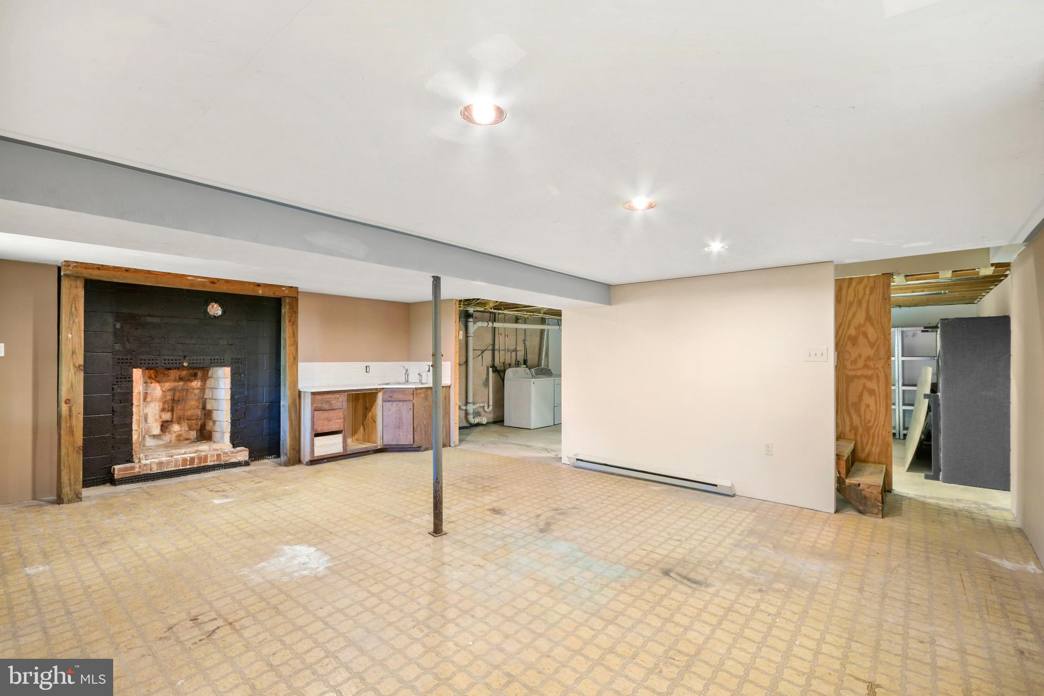 MYERSVILLE - Residential