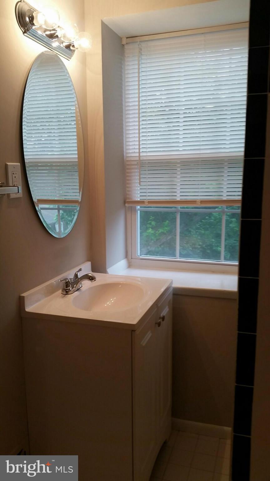 DUTCH GLEN CONDO - Residential Lease