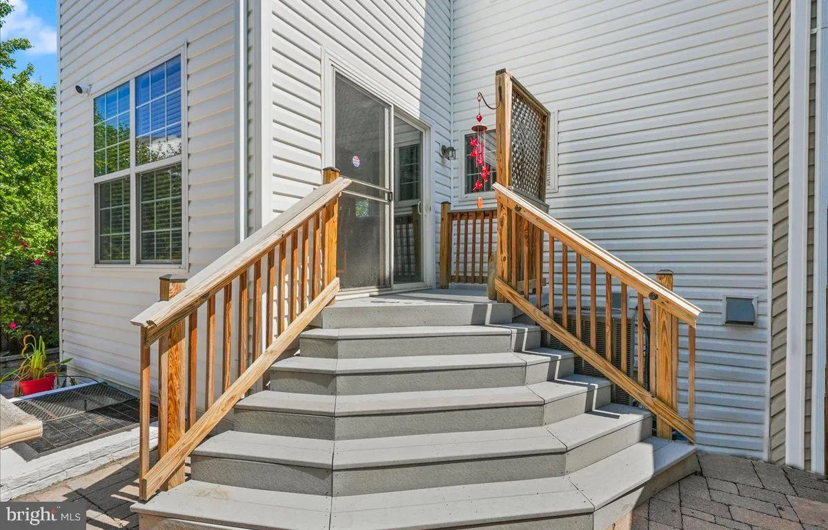 Lorton, Virginia 22079, United States, 3 Bedrooms Bedrooms, ,4 BathroomsBathrooms,Residential,Pending,203503