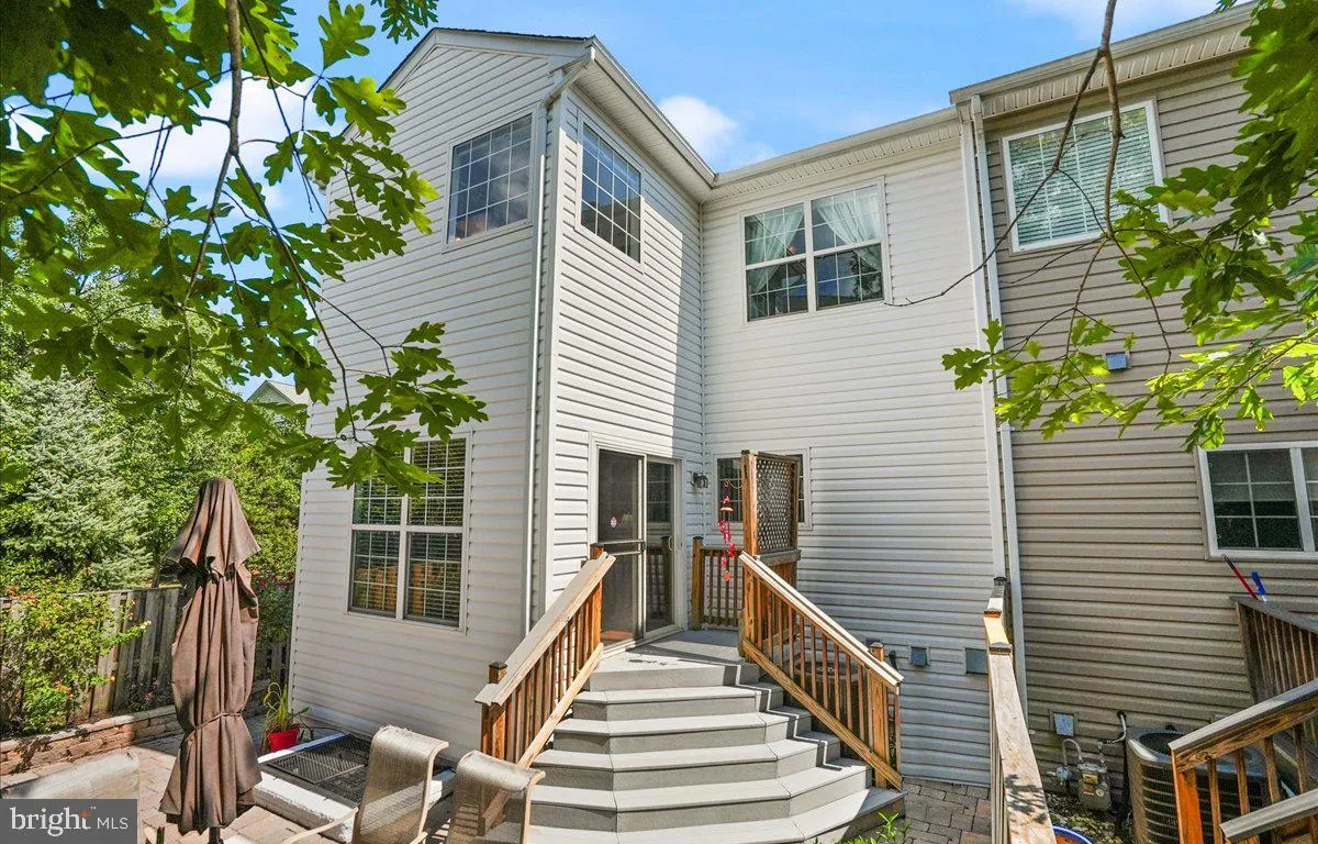 Lorton, Virginia 22079, United States, 3 Bedrooms Bedrooms, ,4 BathroomsBathrooms,Residential,Pending,203503