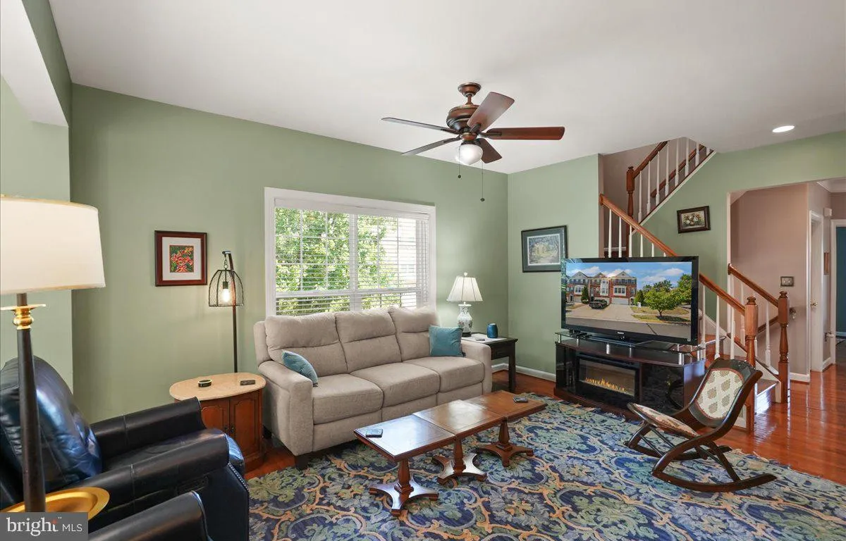 Lorton, Virginia 22079, United States, 3 Bedrooms Bedrooms, ,4 BathroomsBathrooms,Residential,Pending,203503