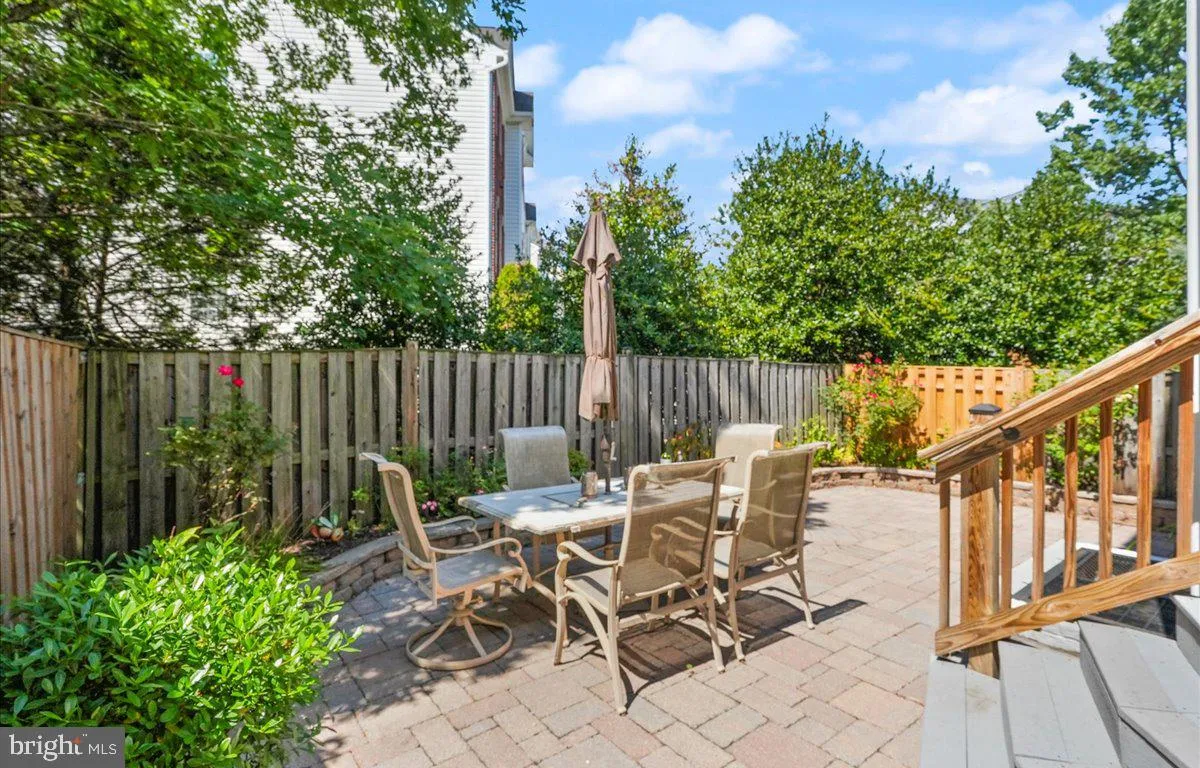 Lorton, Virginia 22079, United States, 3 Bedrooms Bedrooms, ,4 BathroomsBathrooms,Residential,Pending,203503