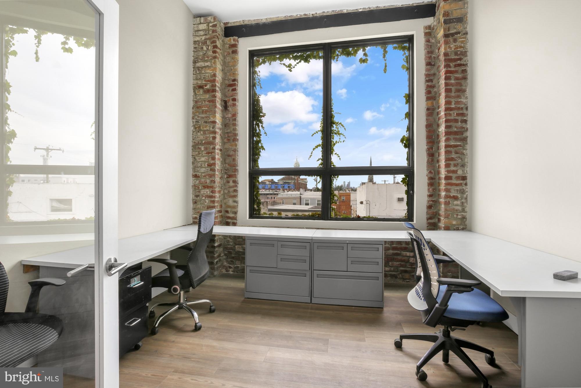 PORT RICHMOND - Commercial Sale