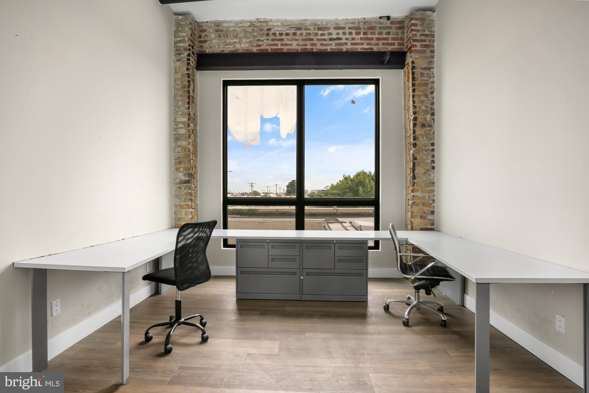 PORT RICHMOND - Commercial Sale