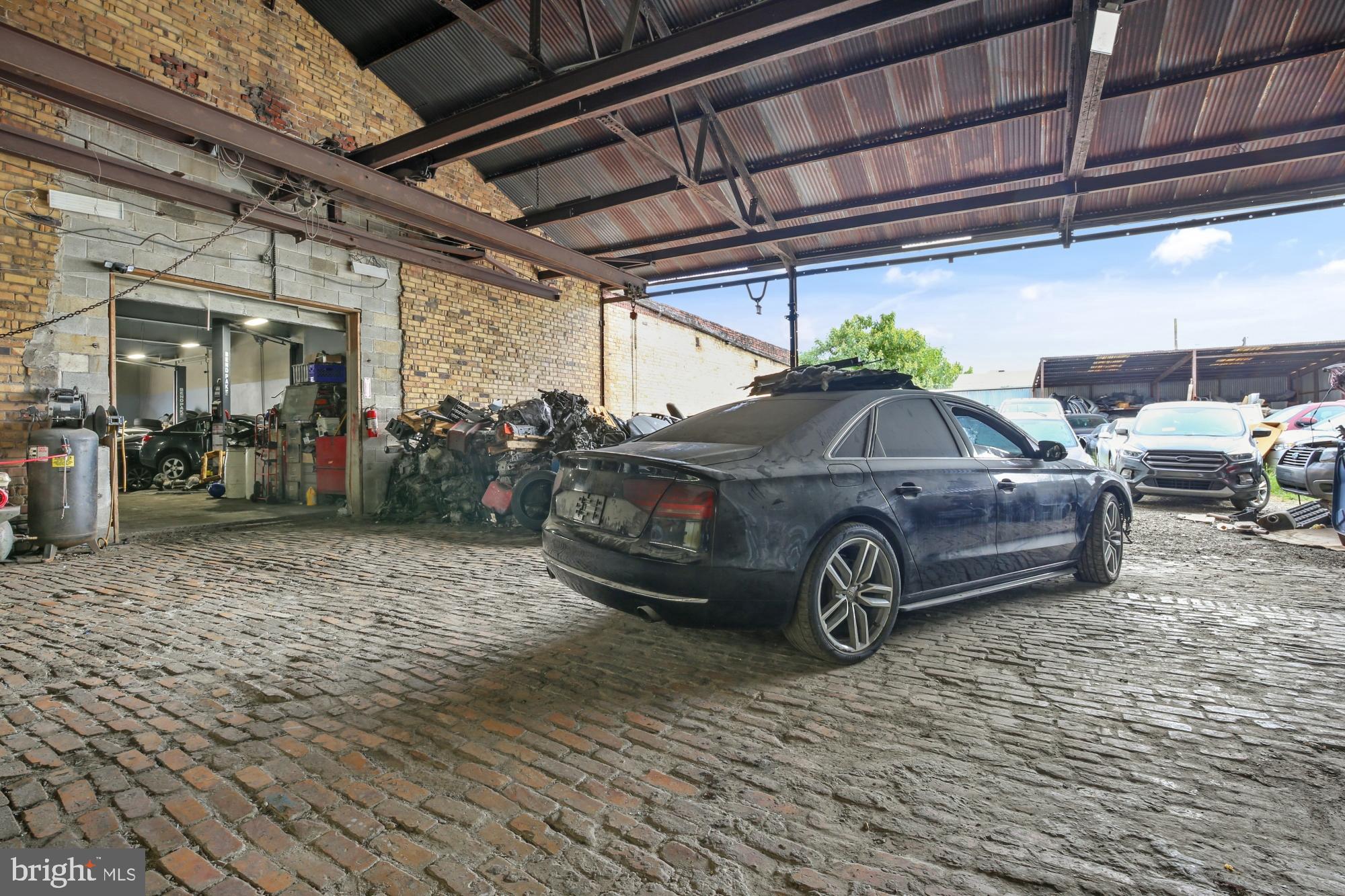 PORT RICHMOND - Commercial Sale