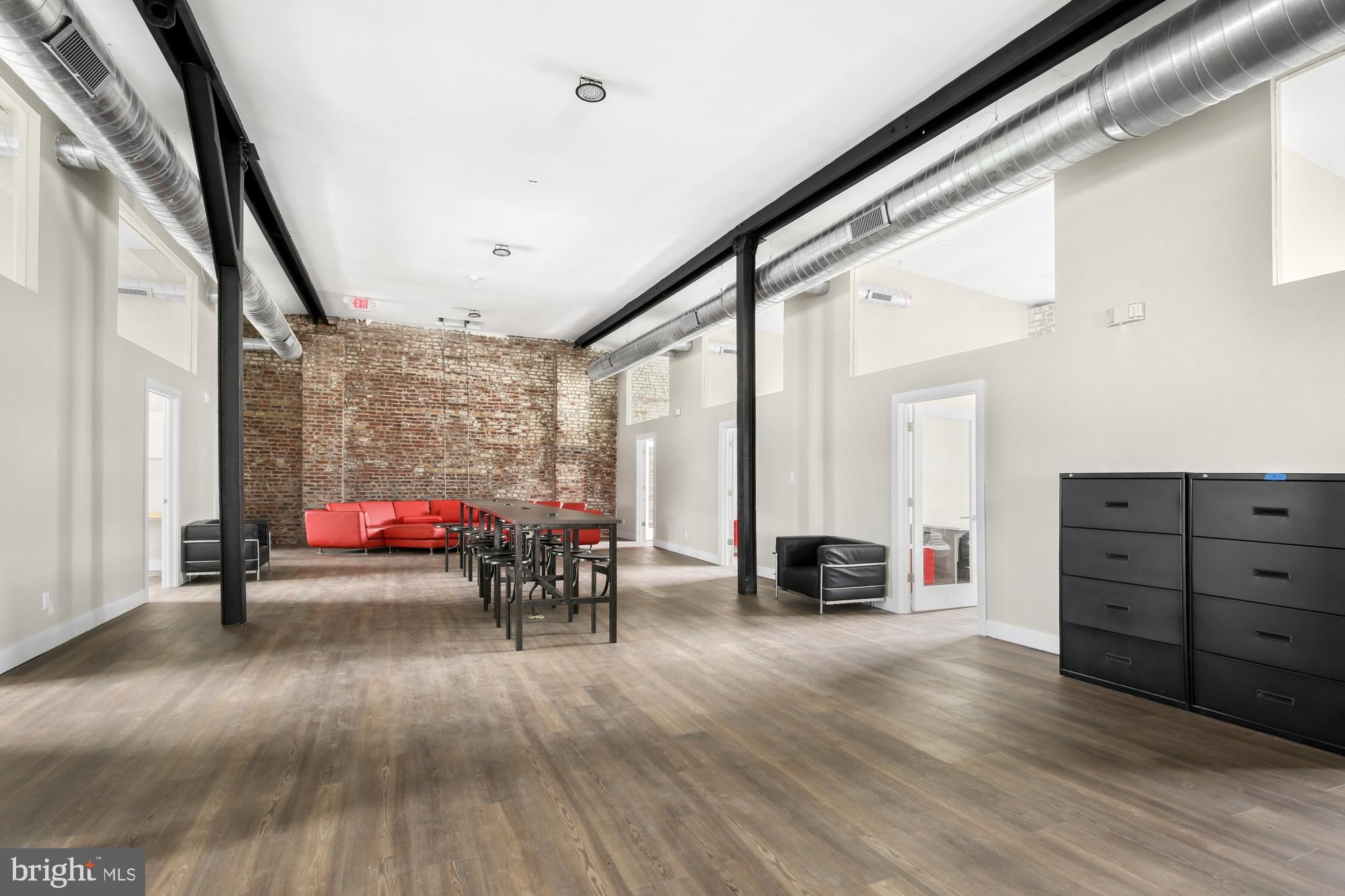 PORT RICHMOND - Commercial Sale