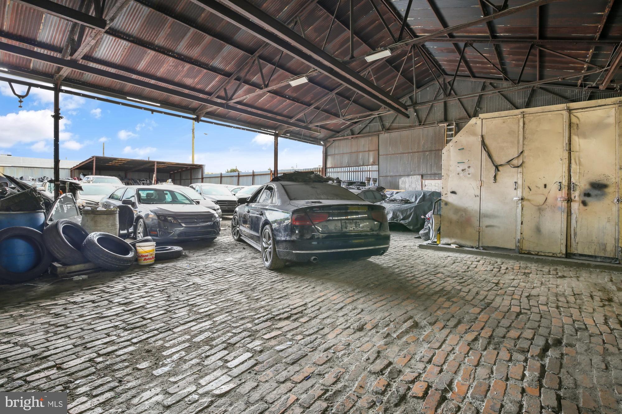 PORT RICHMOND - Commercial Sale