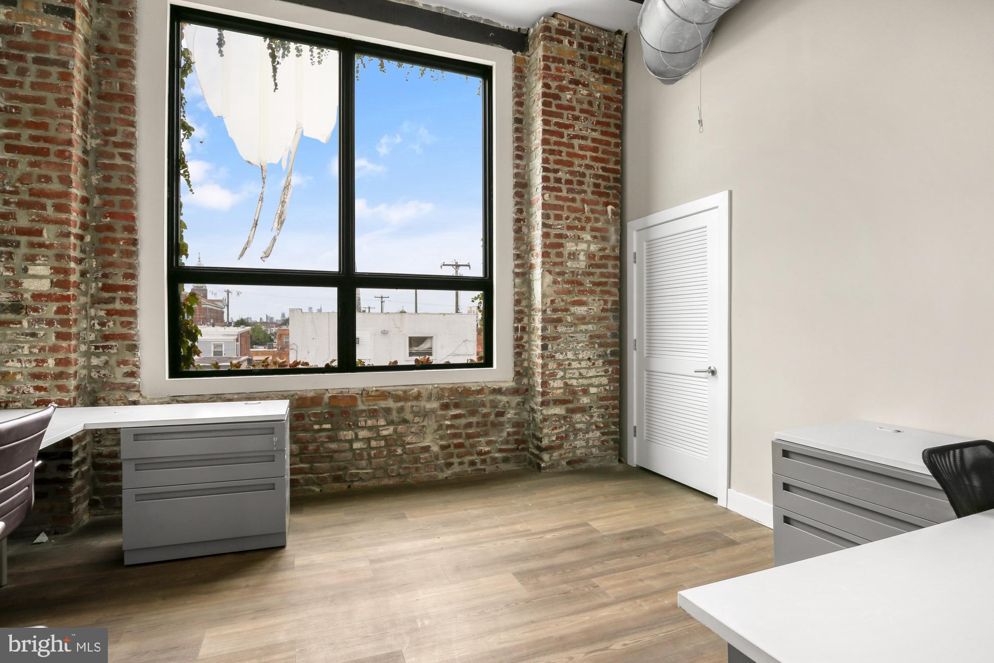 PORT RICHMOND - Commercial Sale