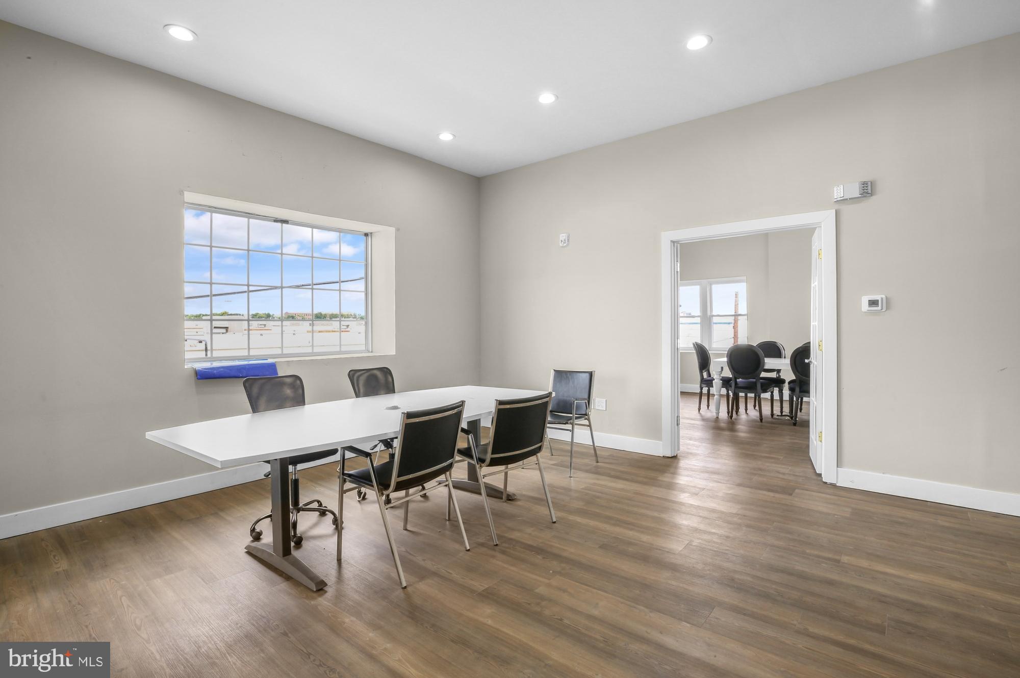 PORT RICHMOND - Commercial Sale