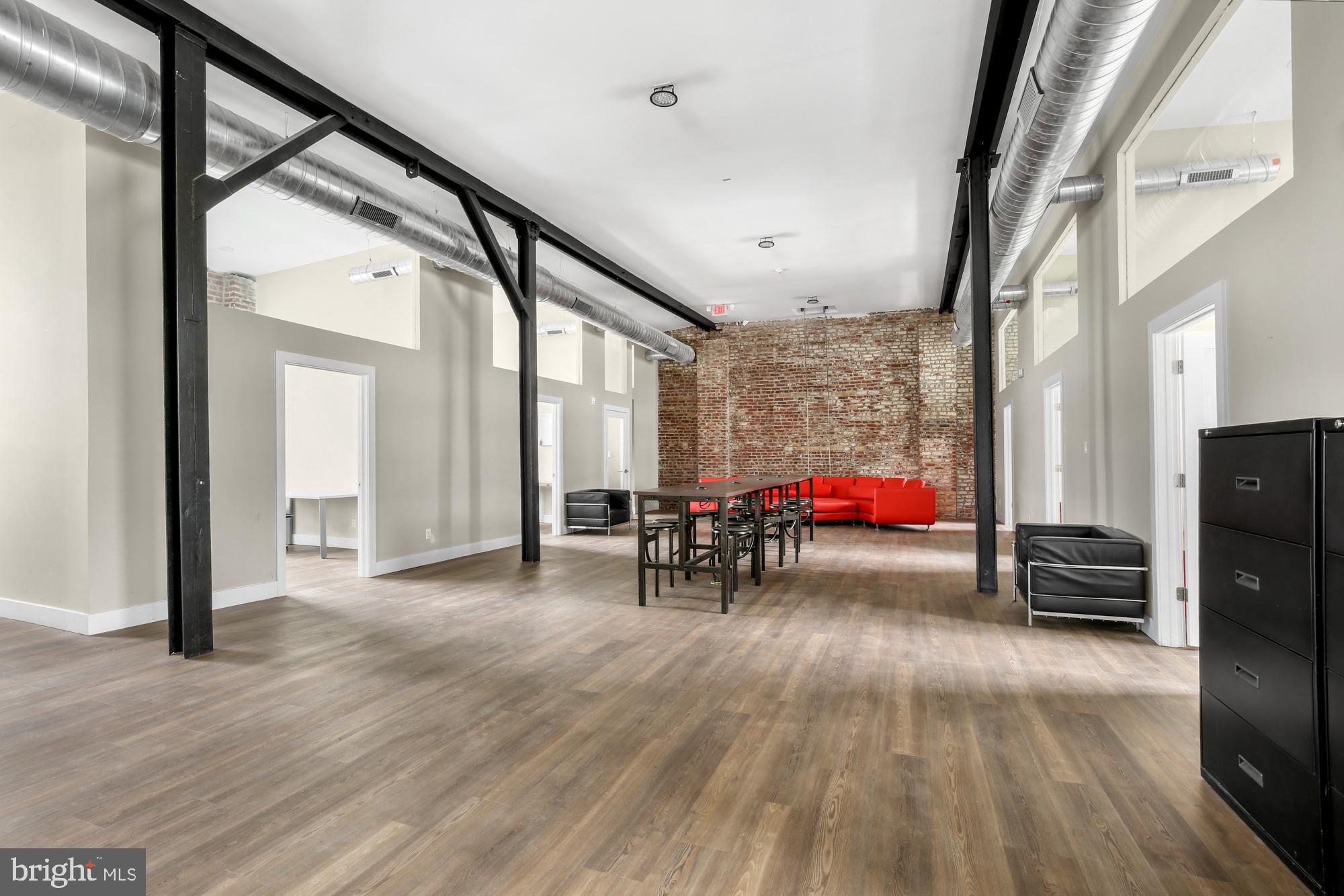 PORT RICHMOND - Commercial Sale