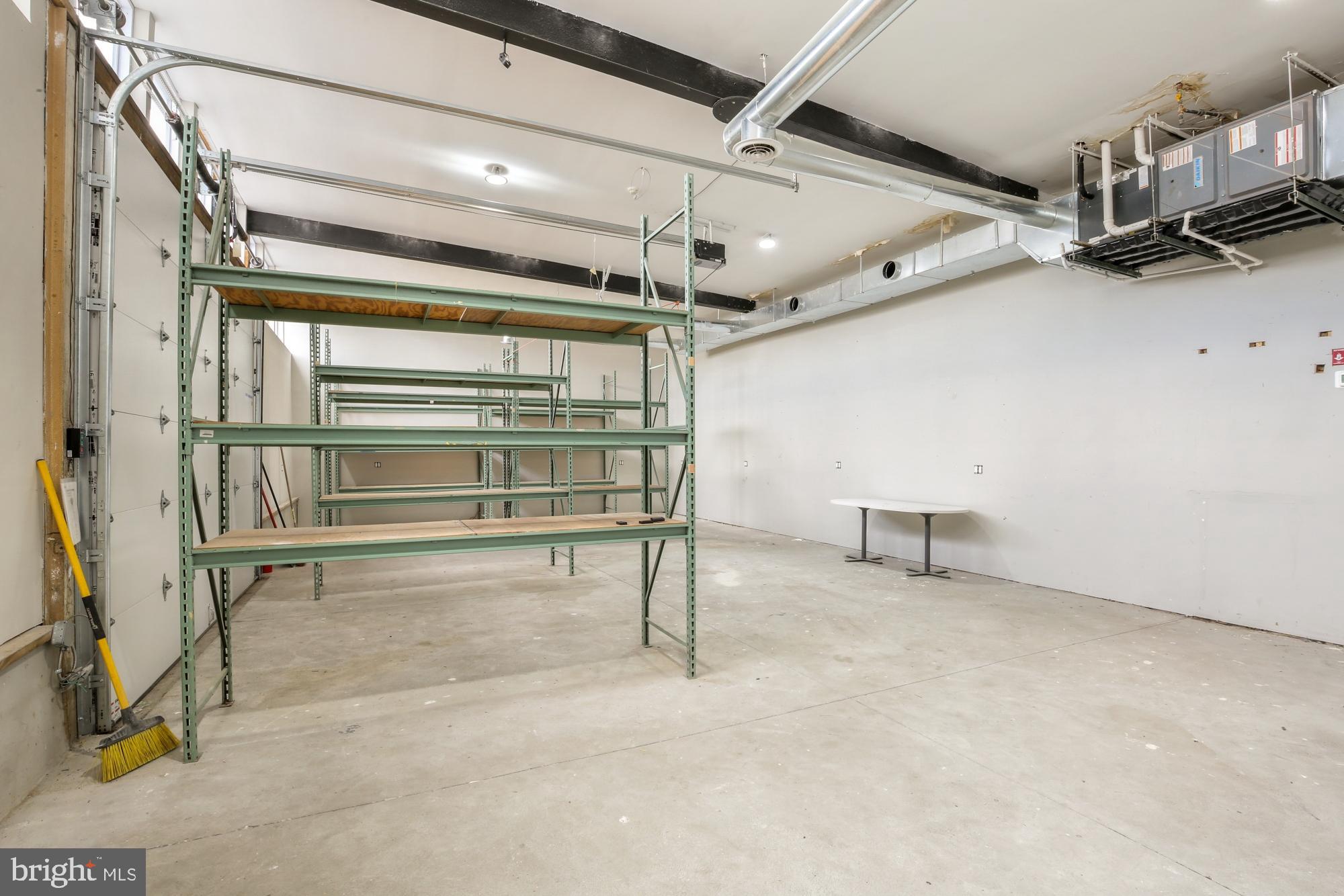 PORT RICHMOND - Commercial Sale