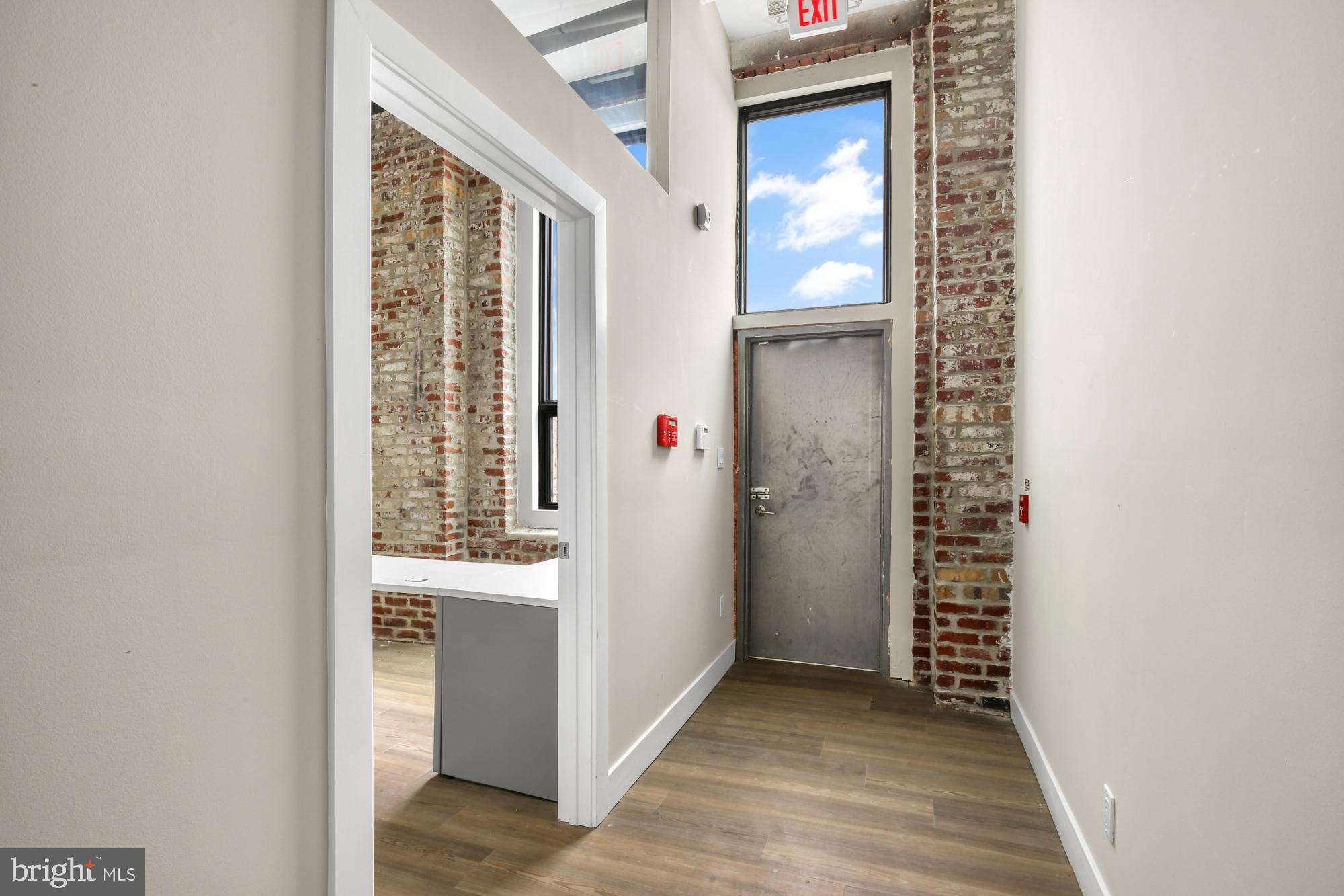 PORT RICHMOND - Commercial Sale