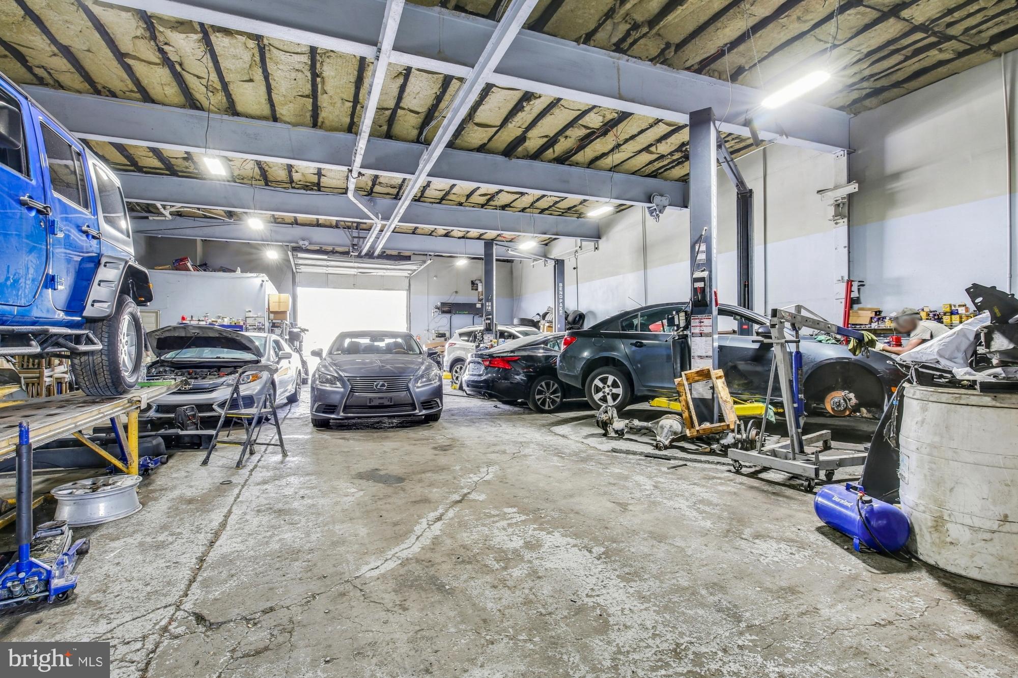 PORT RICHMOND - Commercial Sale