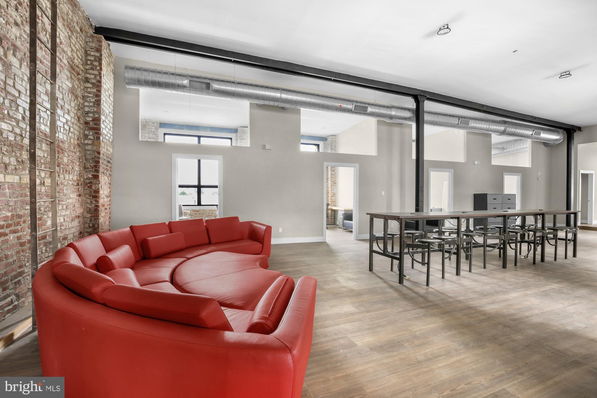 PORT RICHMOND - Commercial Sale