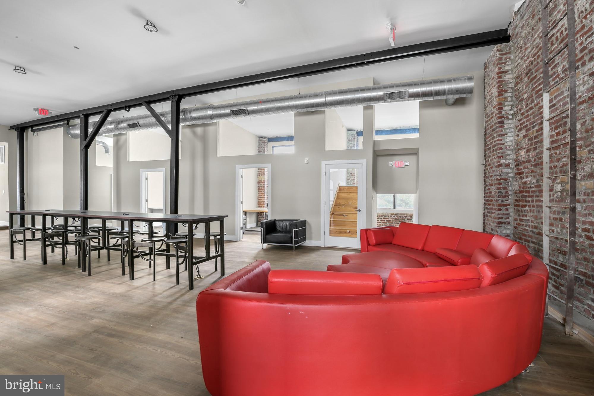 PORT RICHMOND - Commercial Sale