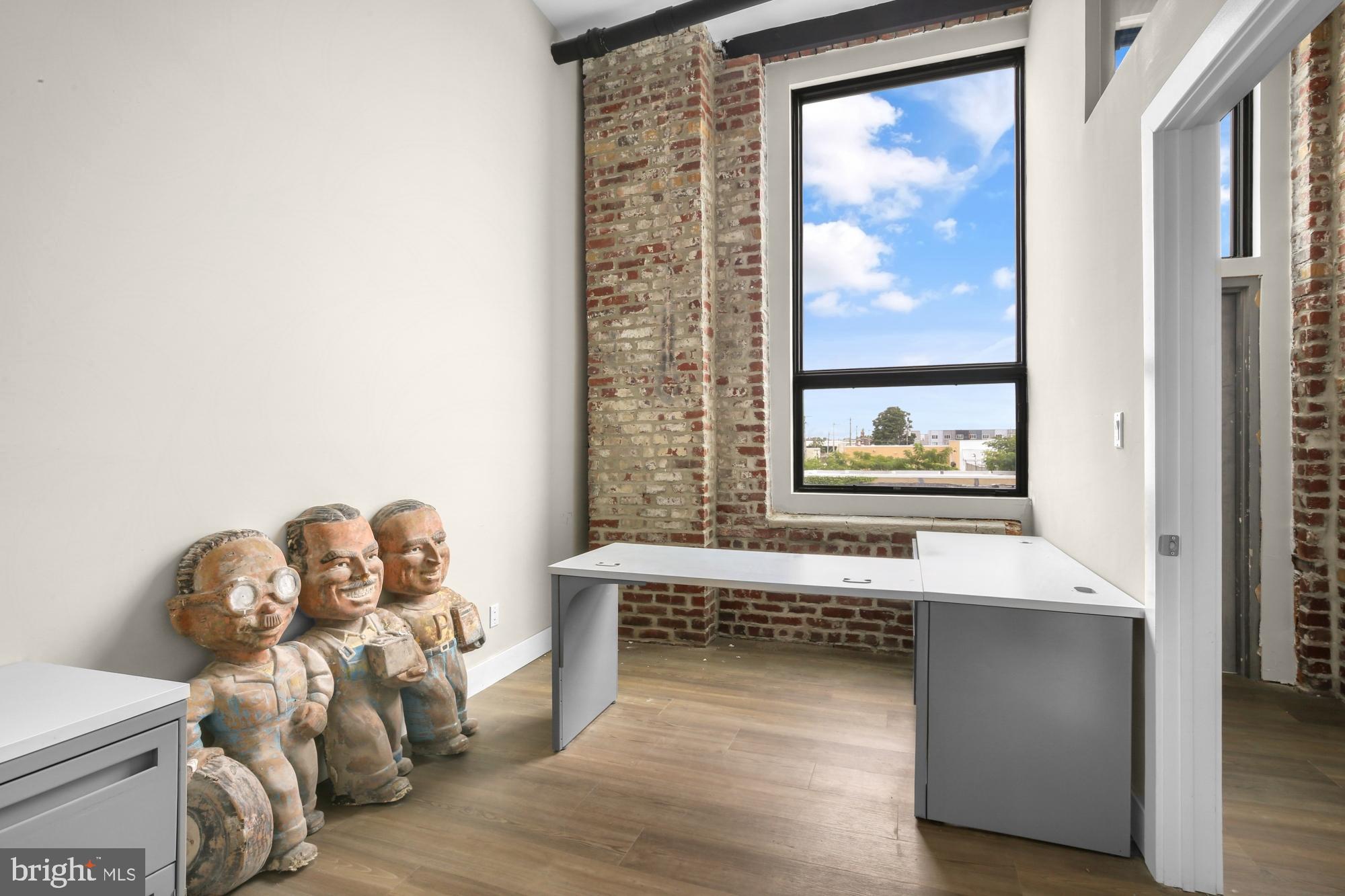 PORT RICHMOND - Commercial Sale