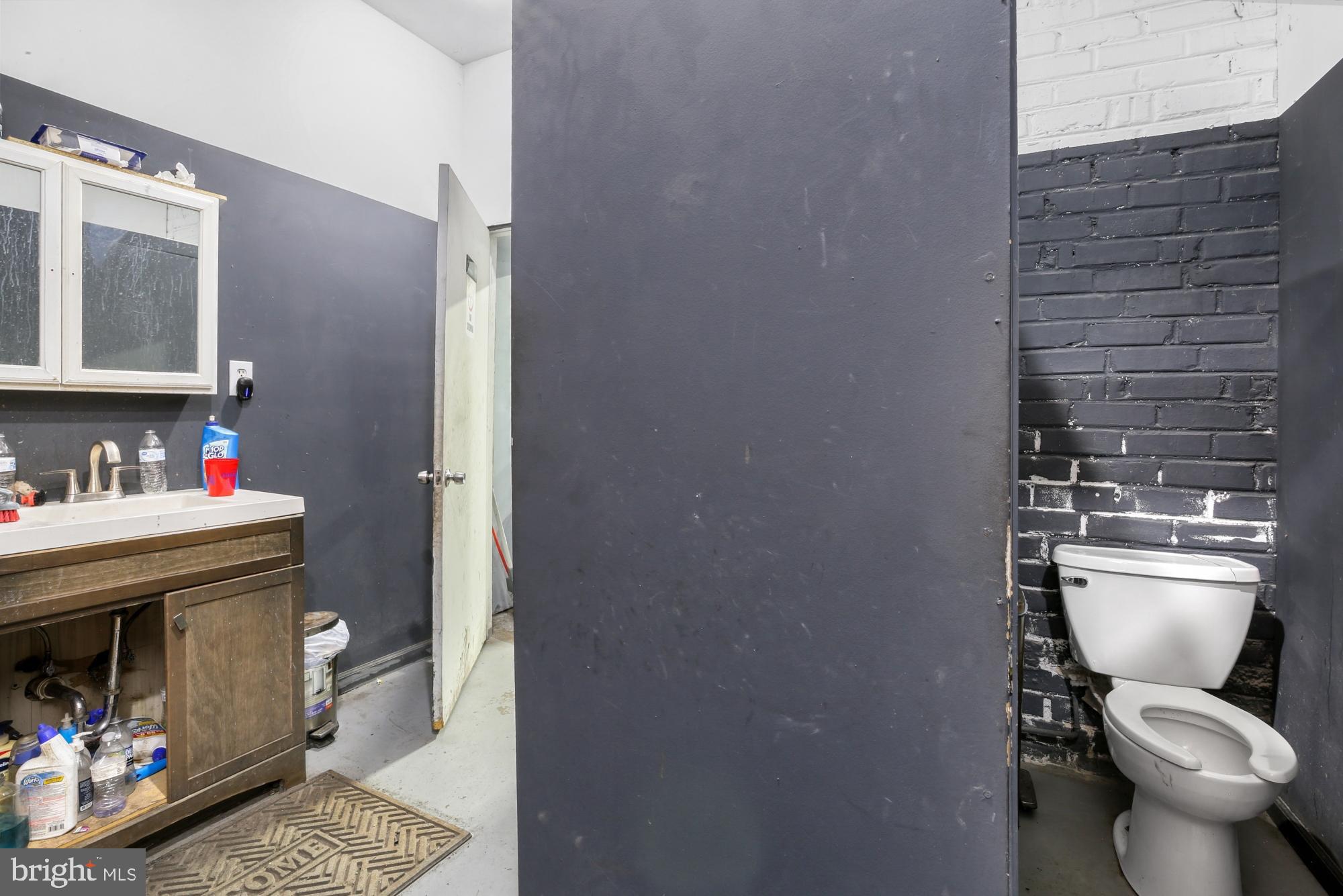 PORT RICHMOND - Commercial Sale